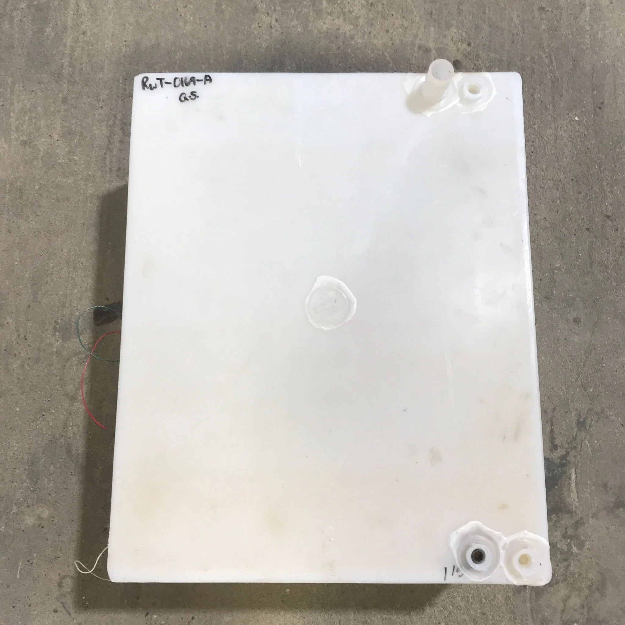 Used Fresh Water Tank 11" H x 20" W x 25” L - Image 4