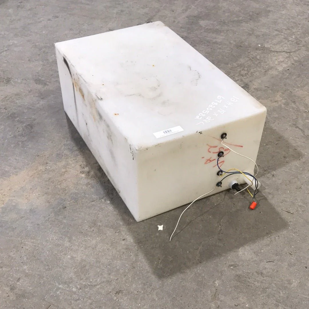 Used Fresh Water Tank 12" H x 18" W x 28” L - Image 4
