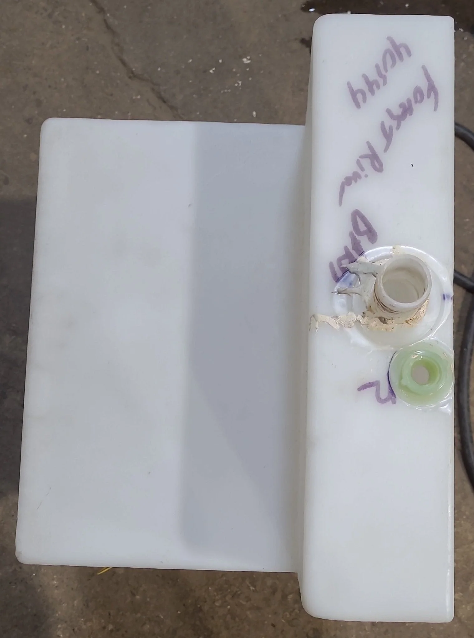 Used Fresh Water Tank 14" H x 16 1/2" W x 32 1/2” L - Image 2