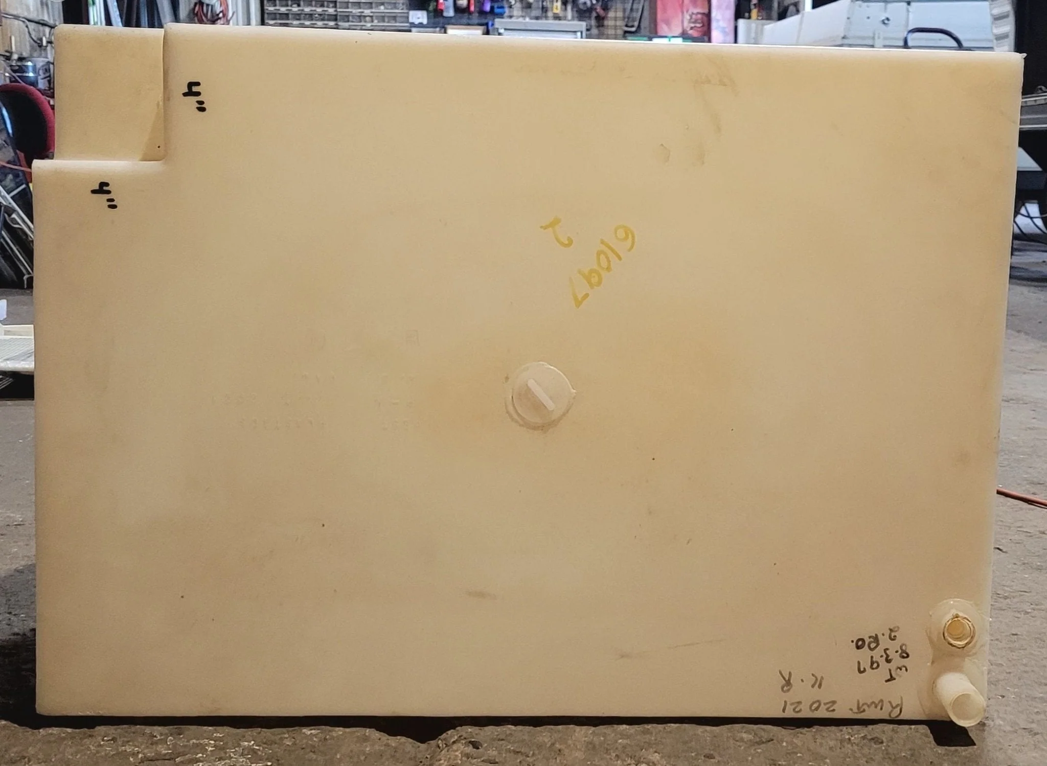 Used Fresh Water Tank 15 3/4 H x 22 1/4" W x 31 1/4” L - Image 4