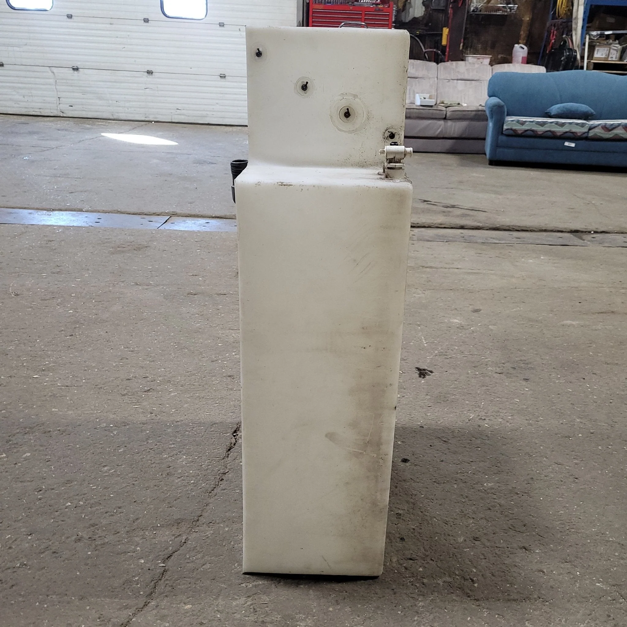 Used Fresh Water Tank 35" L X 20 1/4" W X 9 3/4" H - Image 5