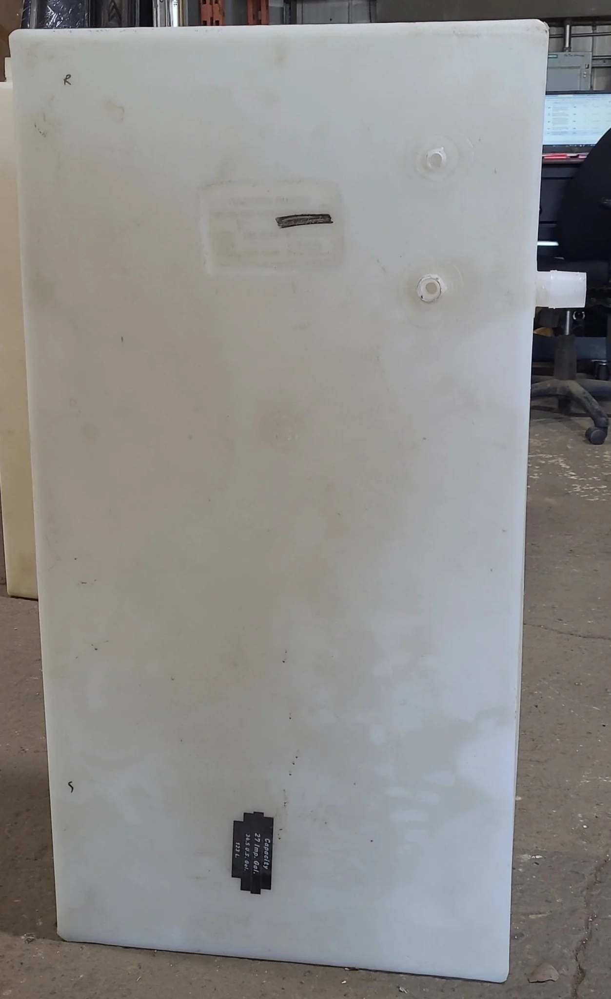 Used Fresh Water Tank 40 7/8" x 20 3/4" x 11" - Image 4