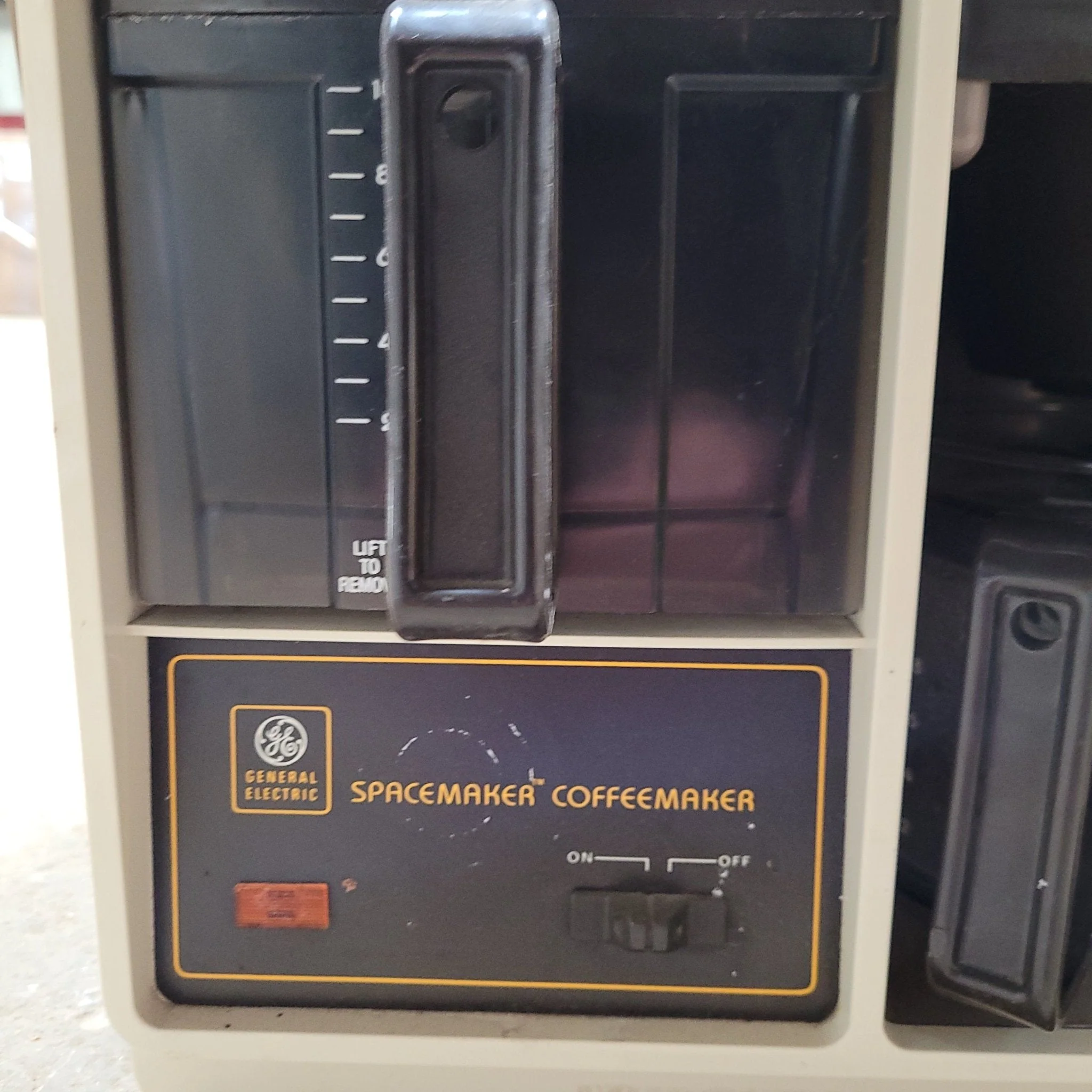 Used Vintage GE General Electric B2SDC-1 SpaceMaker Under Cabinet Coffee Maker -Has Mounting - Image 2
