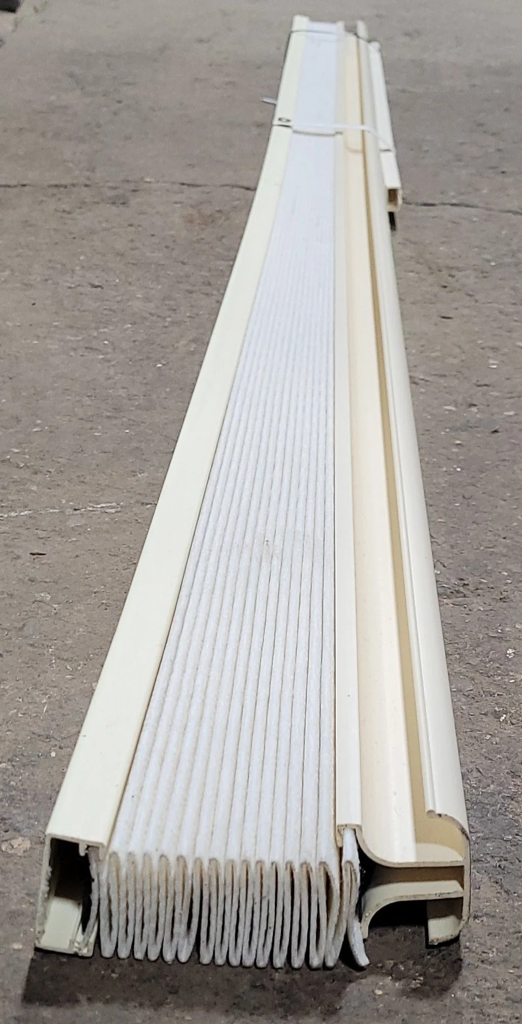 Used Interior Fabric Folding Door 33 1/2" W X 76" H X 1 3/4" D - Image 5