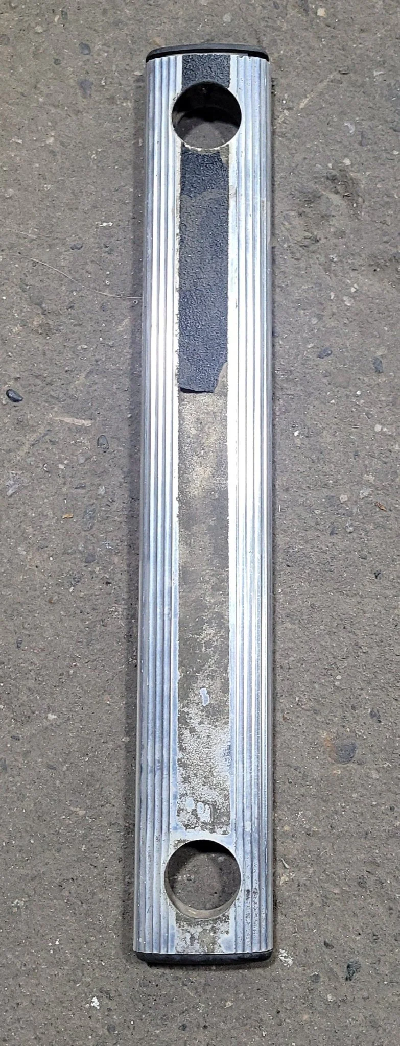 Used Ladder Complete Step/ Tread- 13 3/8" - Image 2