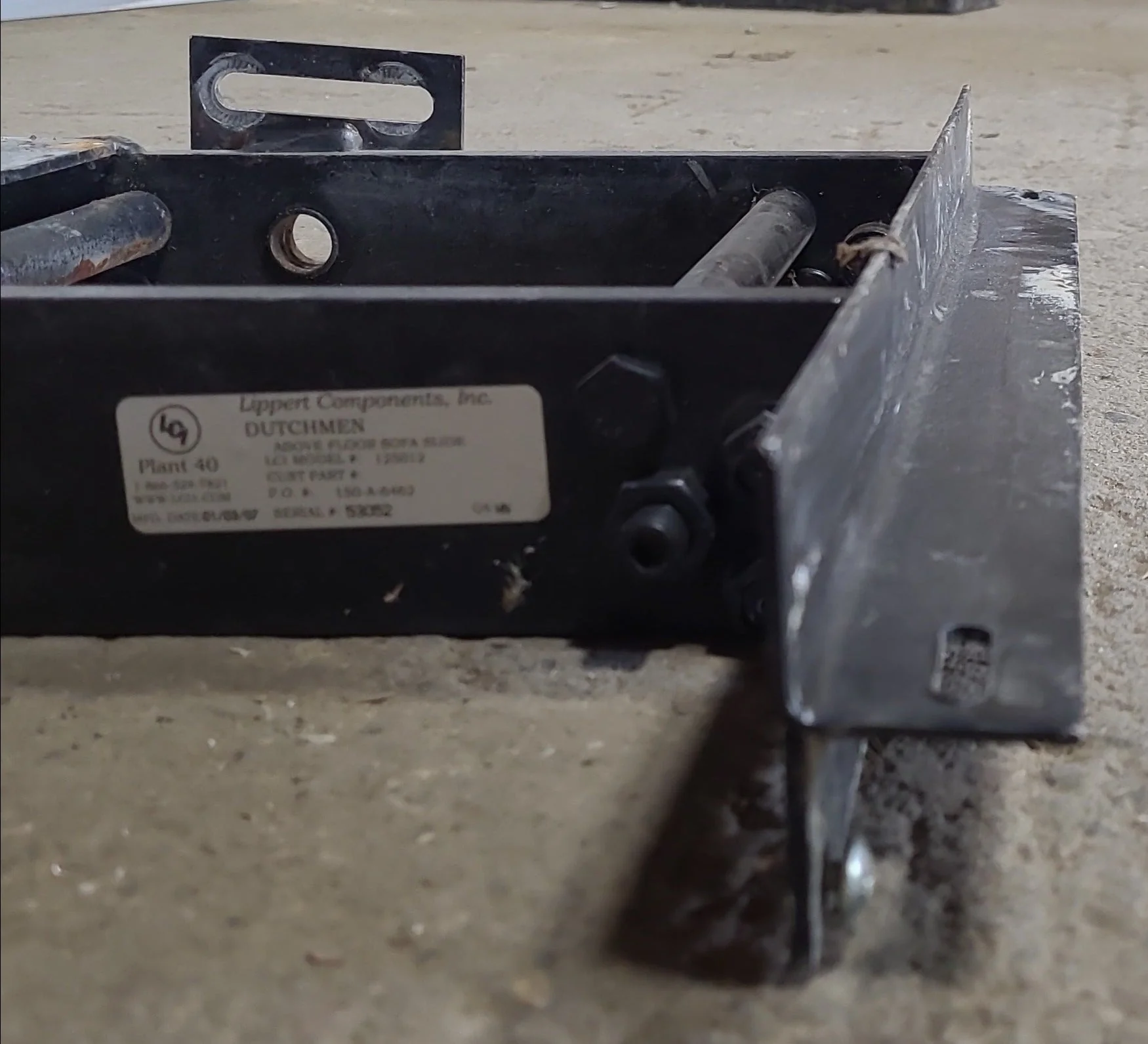 Used Lippert Floor Mounting Bracket & Drive Main Body Front - Image 3