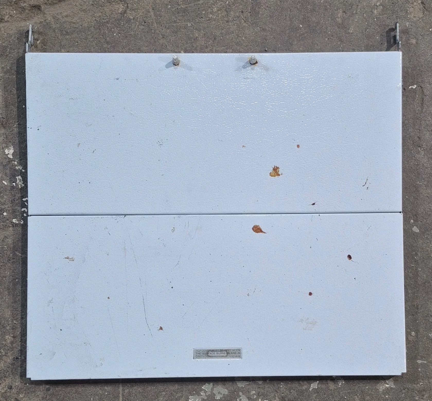 Used Magic Chef Bi-Fold Cover for CLY1611BDH