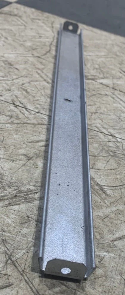 Used Magic Chef Oven Burner support 3807F747-45 - Image 2