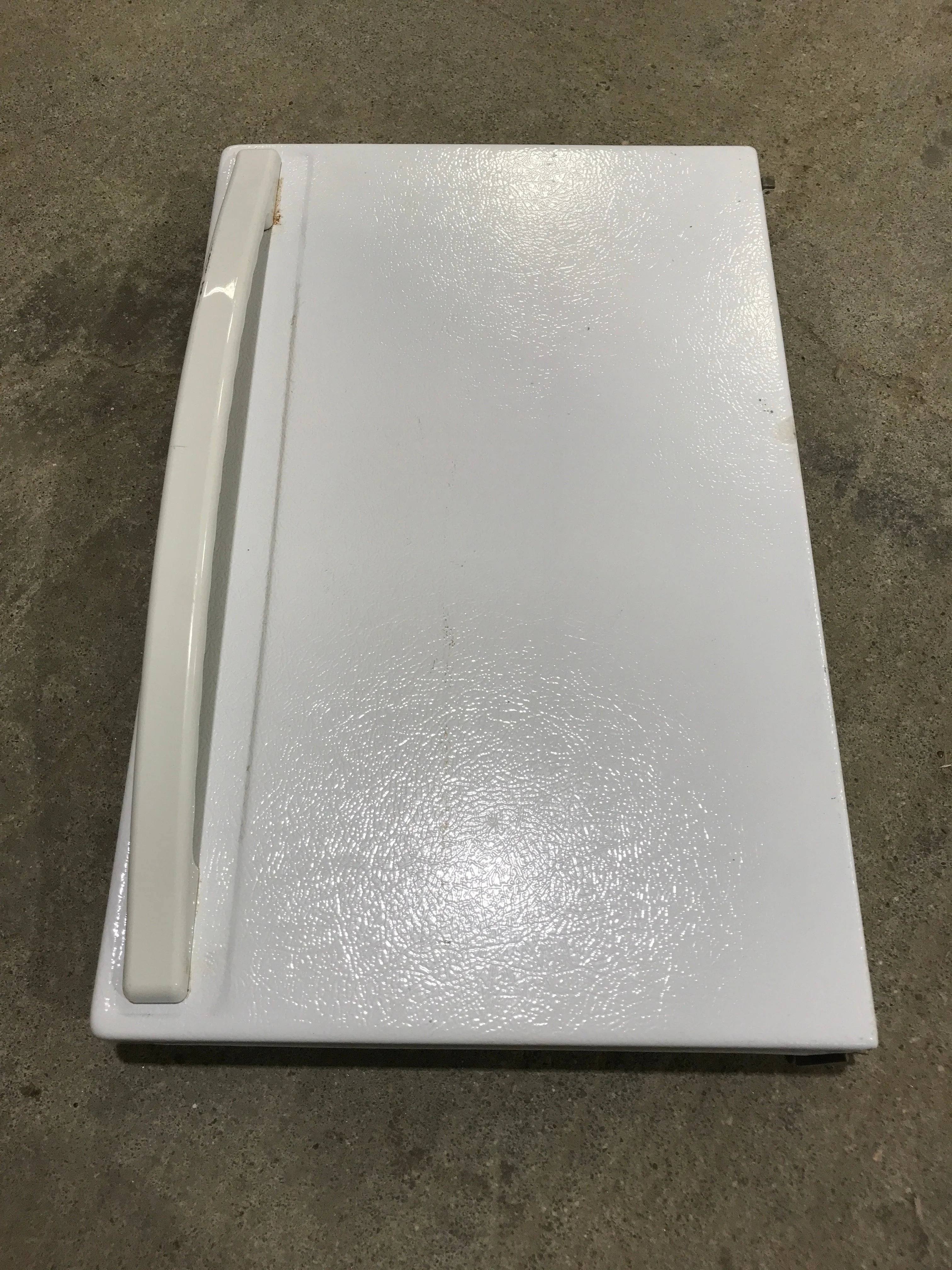 Used Magic Chef Oven Door 2401F12671 (WHITE FACEPLATE) - Image 2