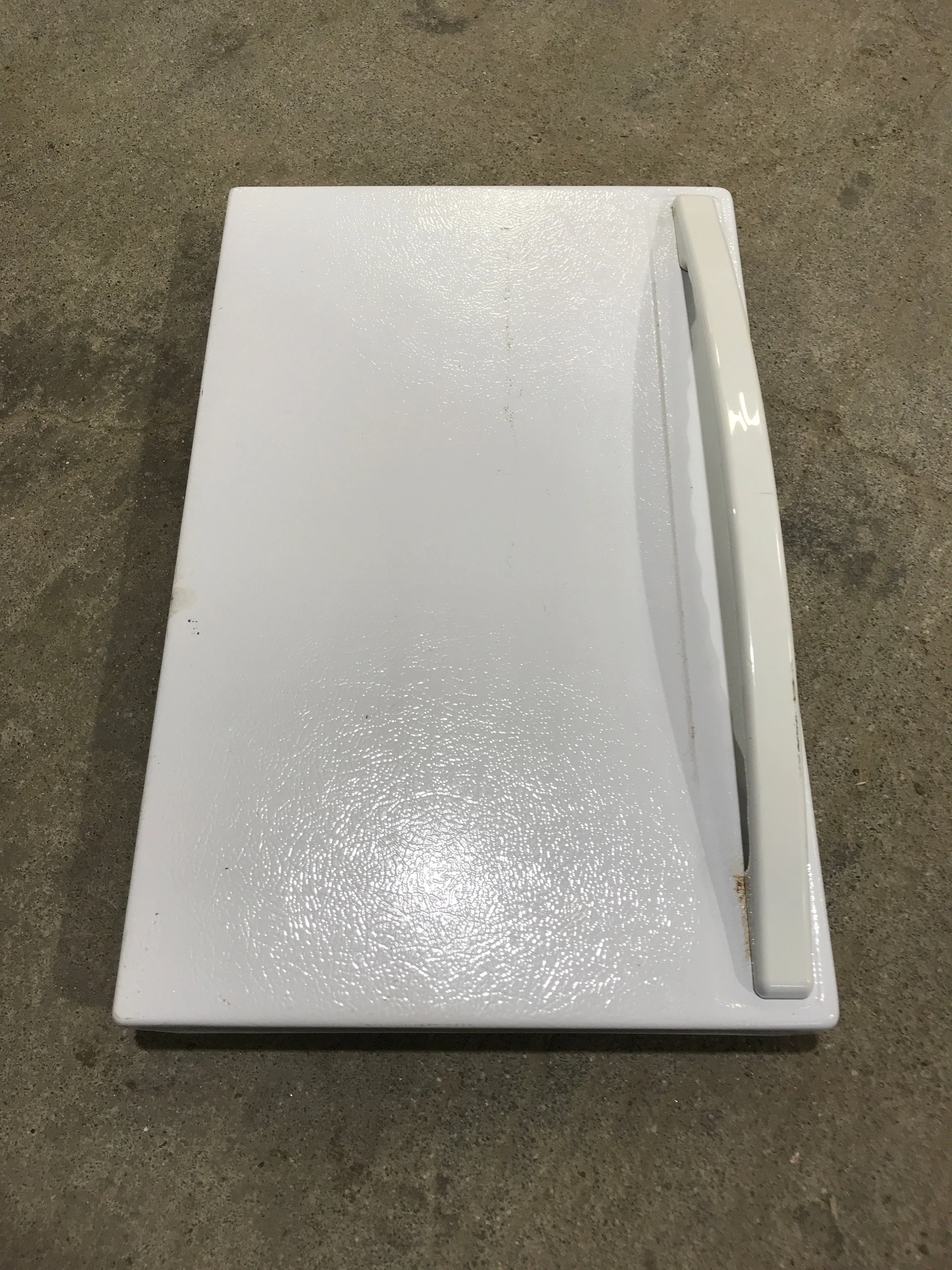 Used Magic Chef Oven Door 2401F12671 (WHITE FACEPLATE) - Image 3