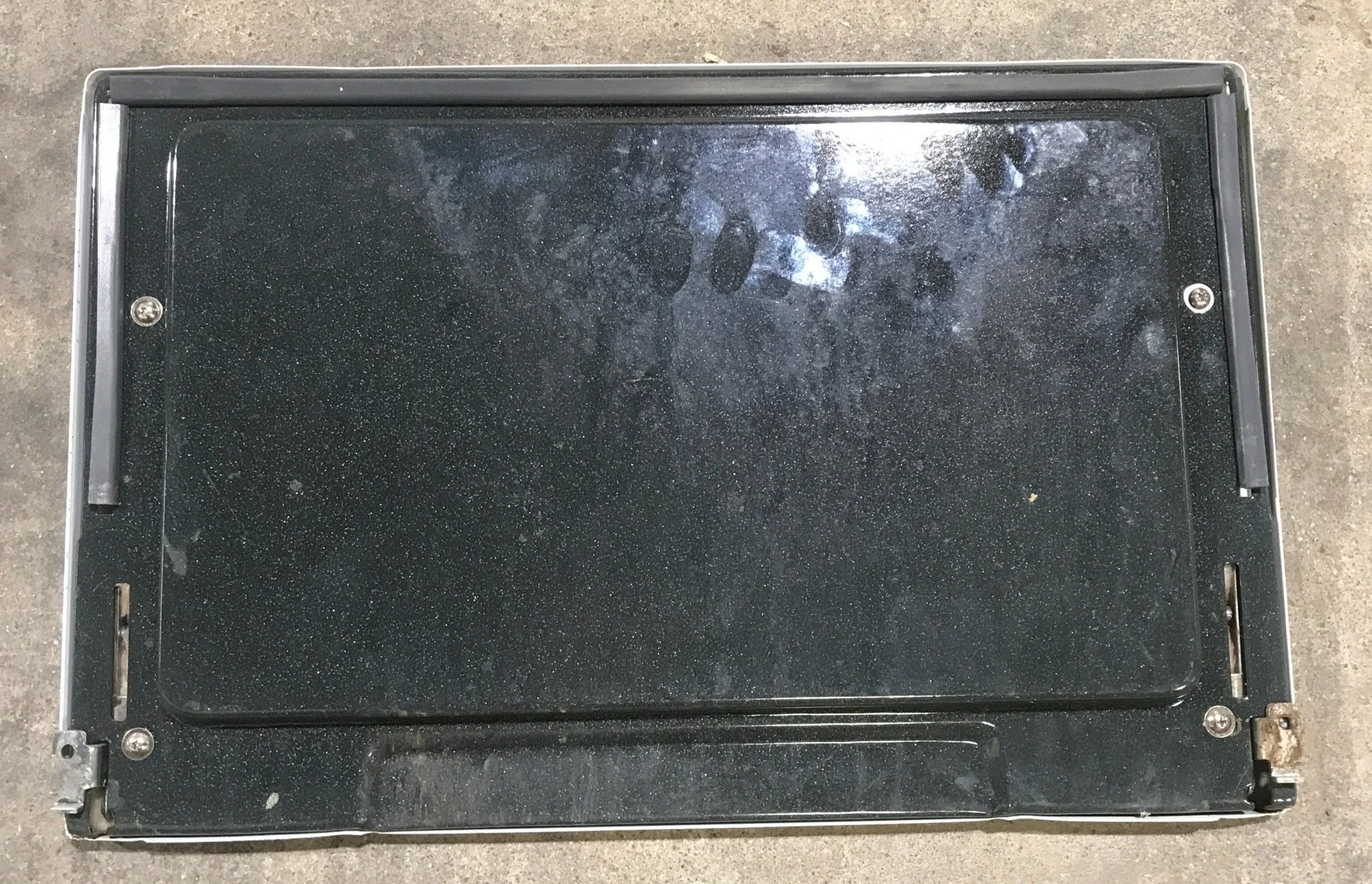 Used Magic Chef Oven Door 2401F12770 - 12001180 WHITE - Image 3
