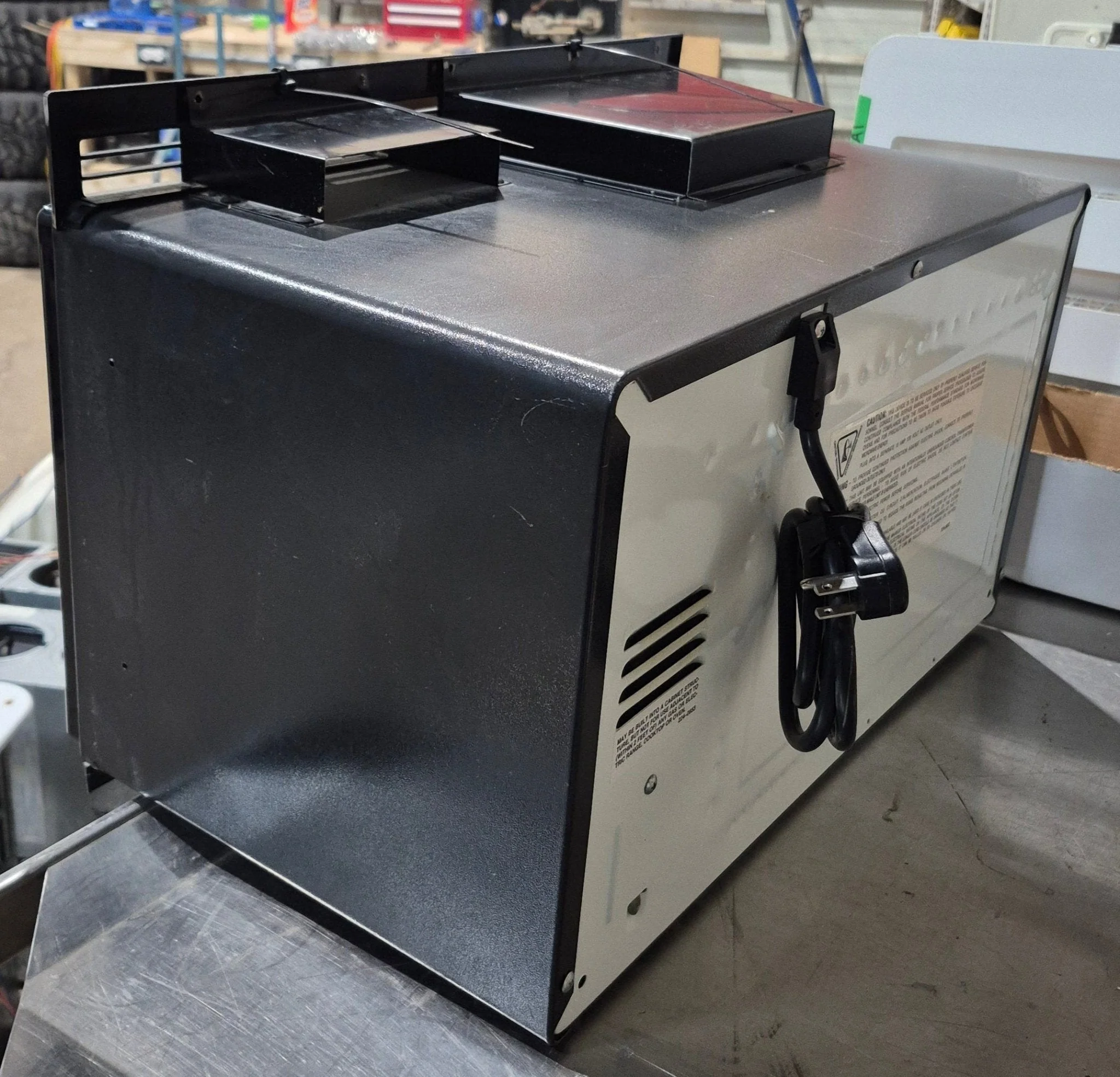 Used Magic Chef RV Microwave - 21 5/8" W x 14" H x 12 1/2" D - Image 6