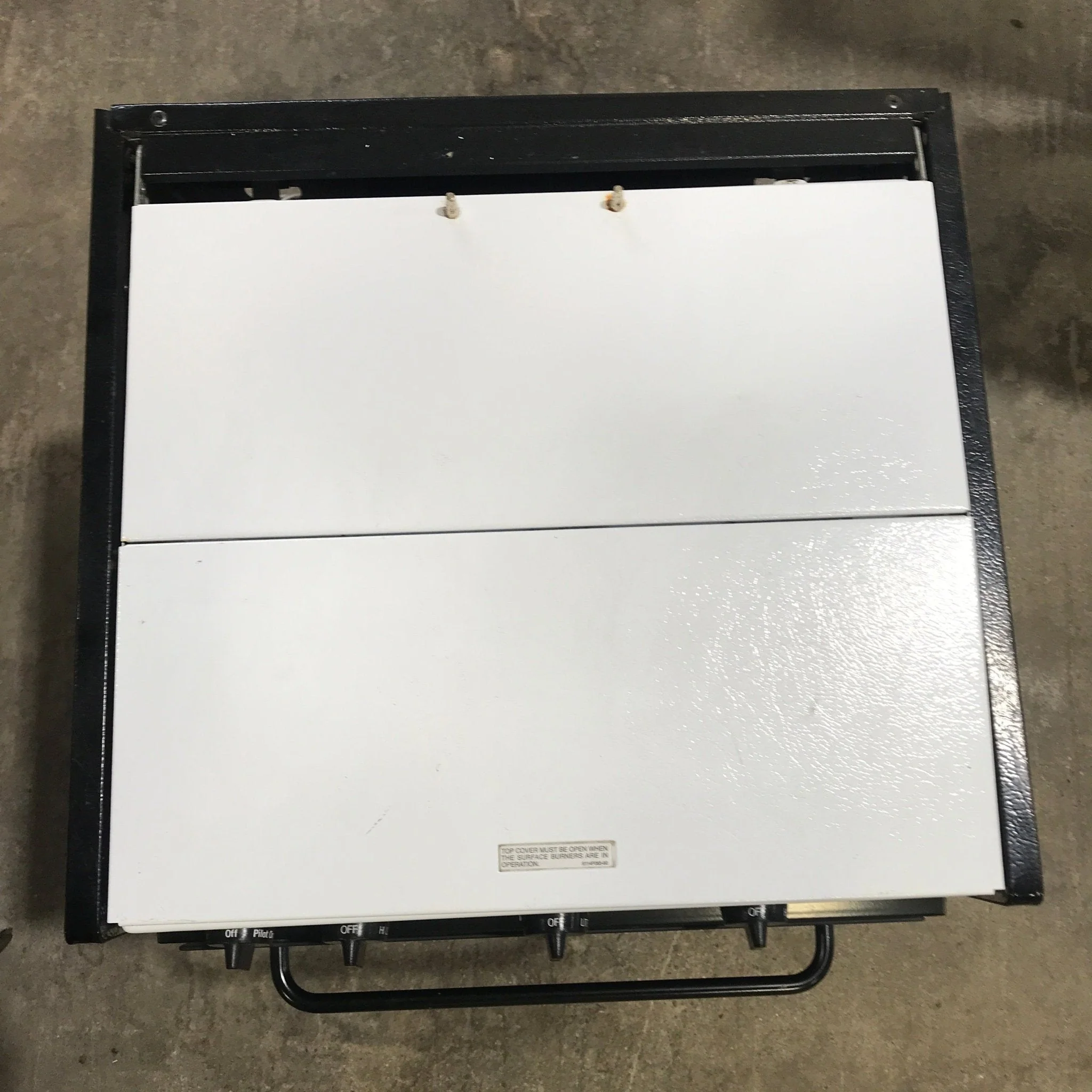 Used Magic Chef RV Range, 3 Burner - 22TW-3BZ - Image 2