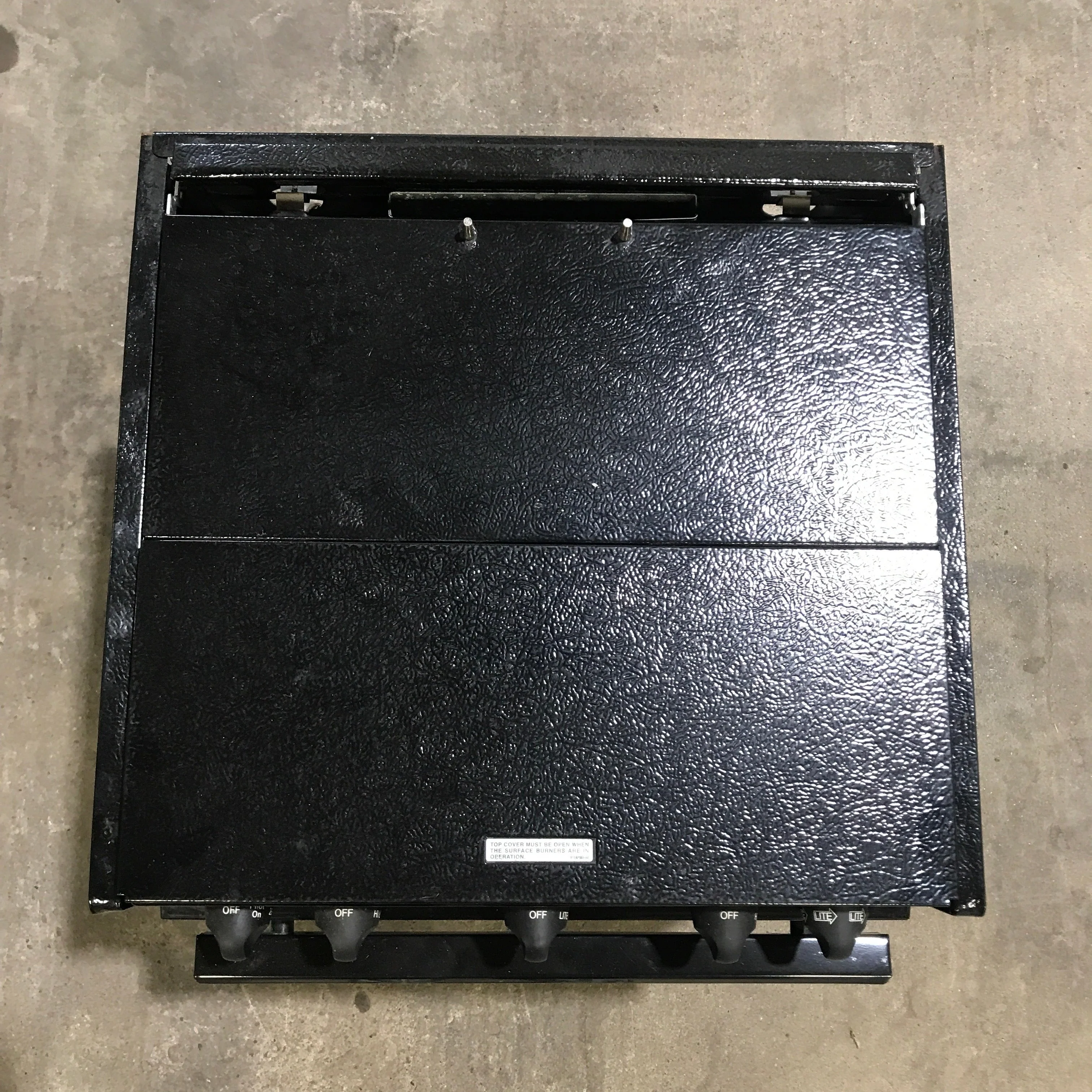 Used Magic Chef RV Range, 3 Burner - CLY1620BDB - Image 2