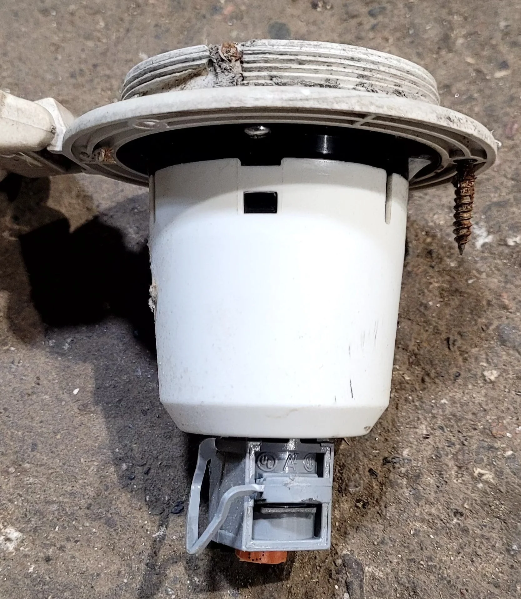Used Marinco L5-30 Receptacle - Image 4