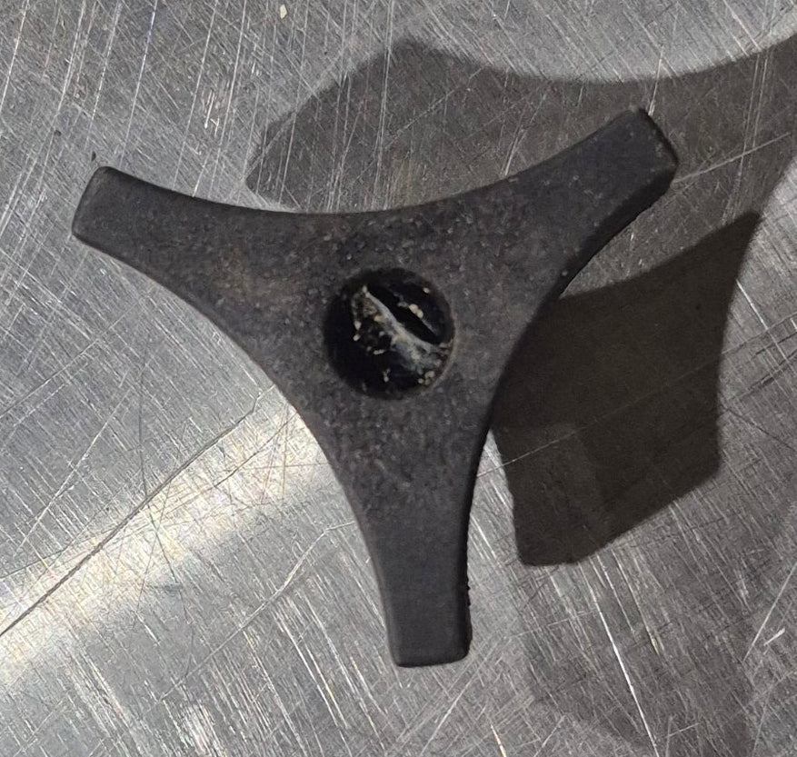 Used MaxxAir Roof Vent Lift Arm Knob, No extension - 10-20223