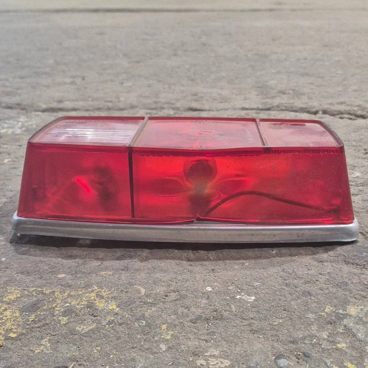 Used Miro-Flex RV Tail Light Assembly, With License Plate Bracket, 10 1/8" X 7" X 2 3/4" - 340 - Image 5