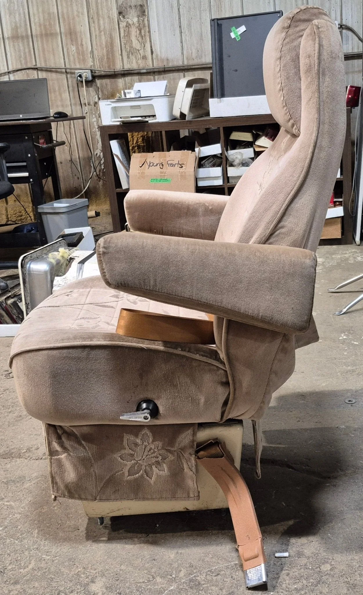 Used Motorhome Captain Chair - Passenger Side - Image 6