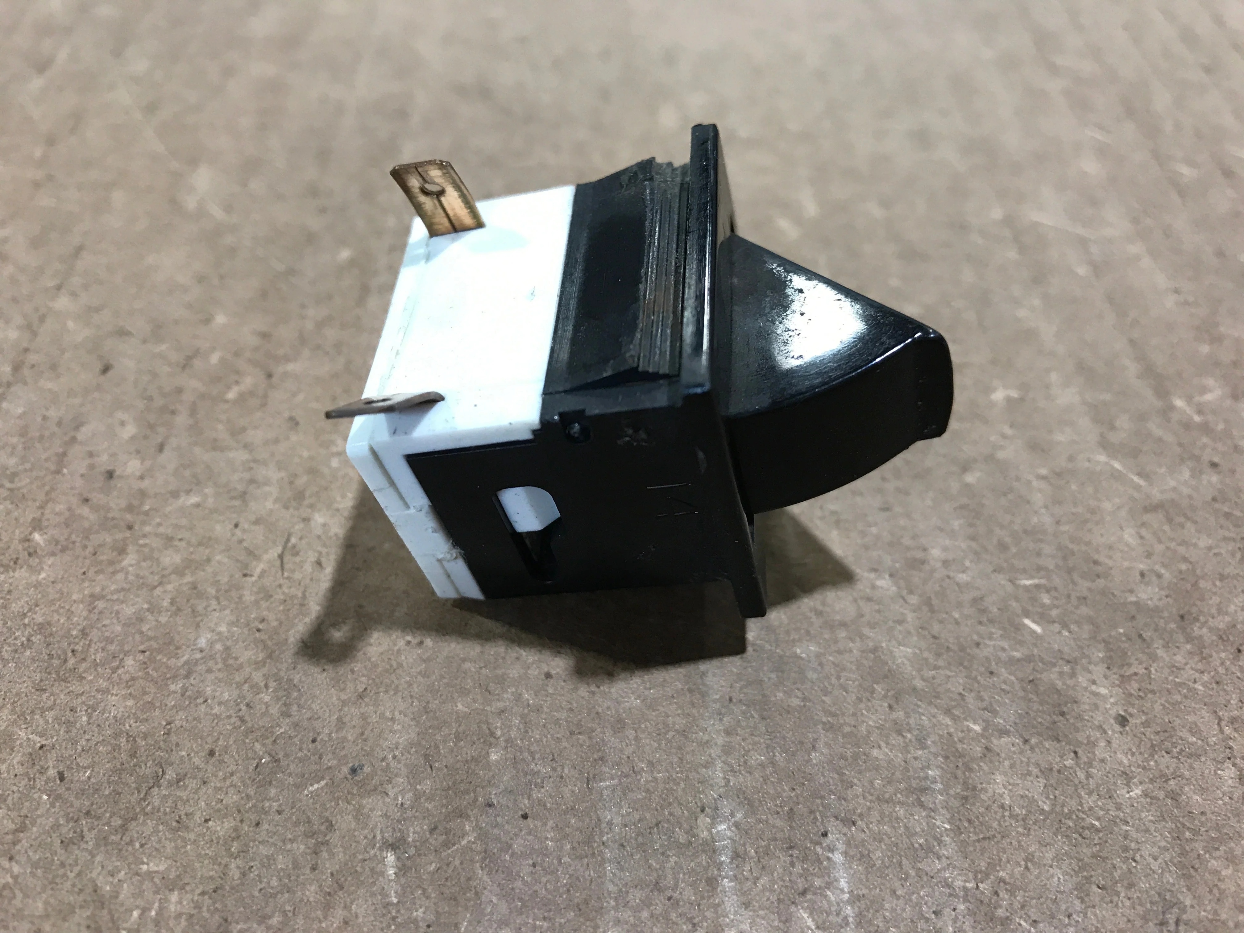Used Norcold Interior Fridge Light Switch - 61581022 - Image 2