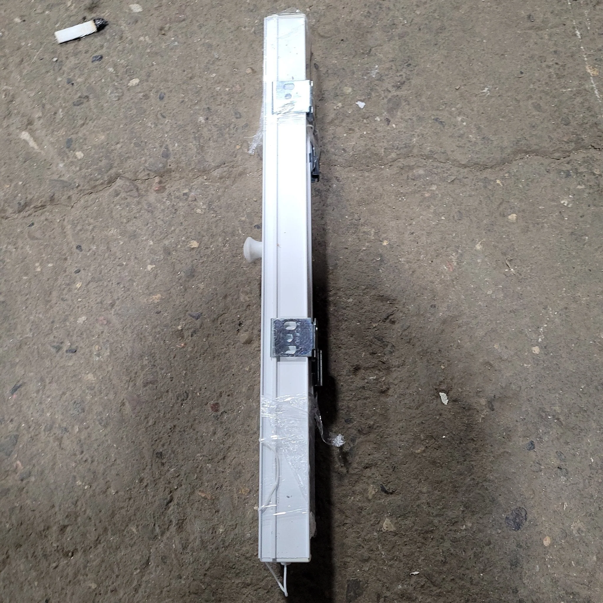 Used Off-White Skylight Blind 14 3/4" W X 31" L - Image 4