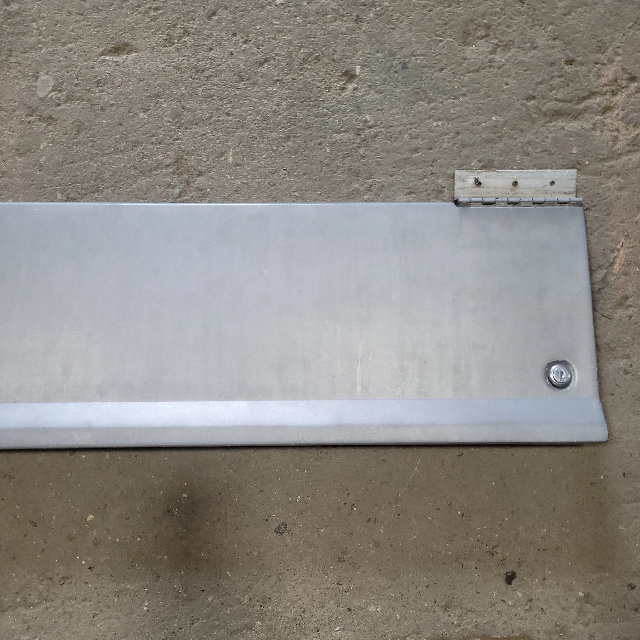 Used Pace Arrow Back Passenger Side Cargo/ Compartment Door - Image 3