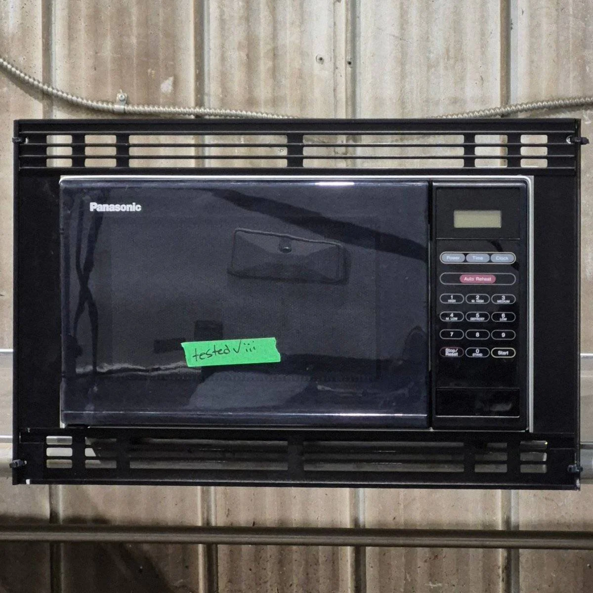 Used Panasonic Microwave - NN-4461C - 12" x 21.625" x 14"