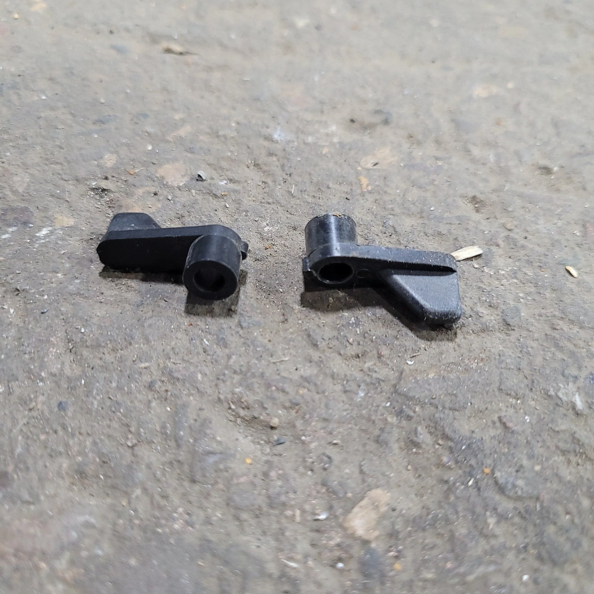 USED PLASTIC SHAFT SCREEN DOOR FOLD-DOWN TURN KNOB - Image 2
