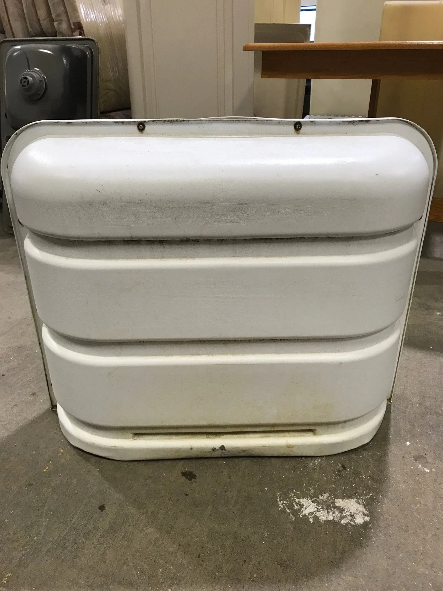 Used Propane Tank Cover - (Fits 30 LB Steel Double Tank) - Image 3
