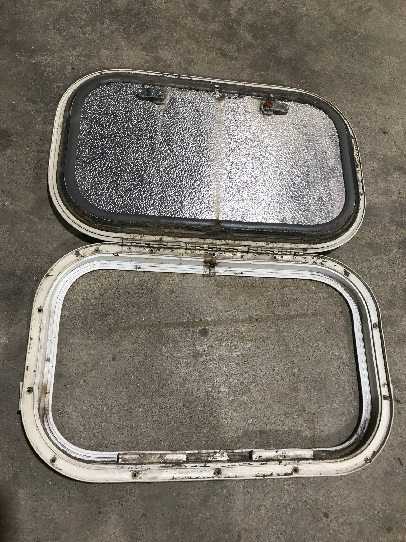 Used Radius Cargo Door 17 1/2" W x 10 1/2" H x 1/2" D - Image 3