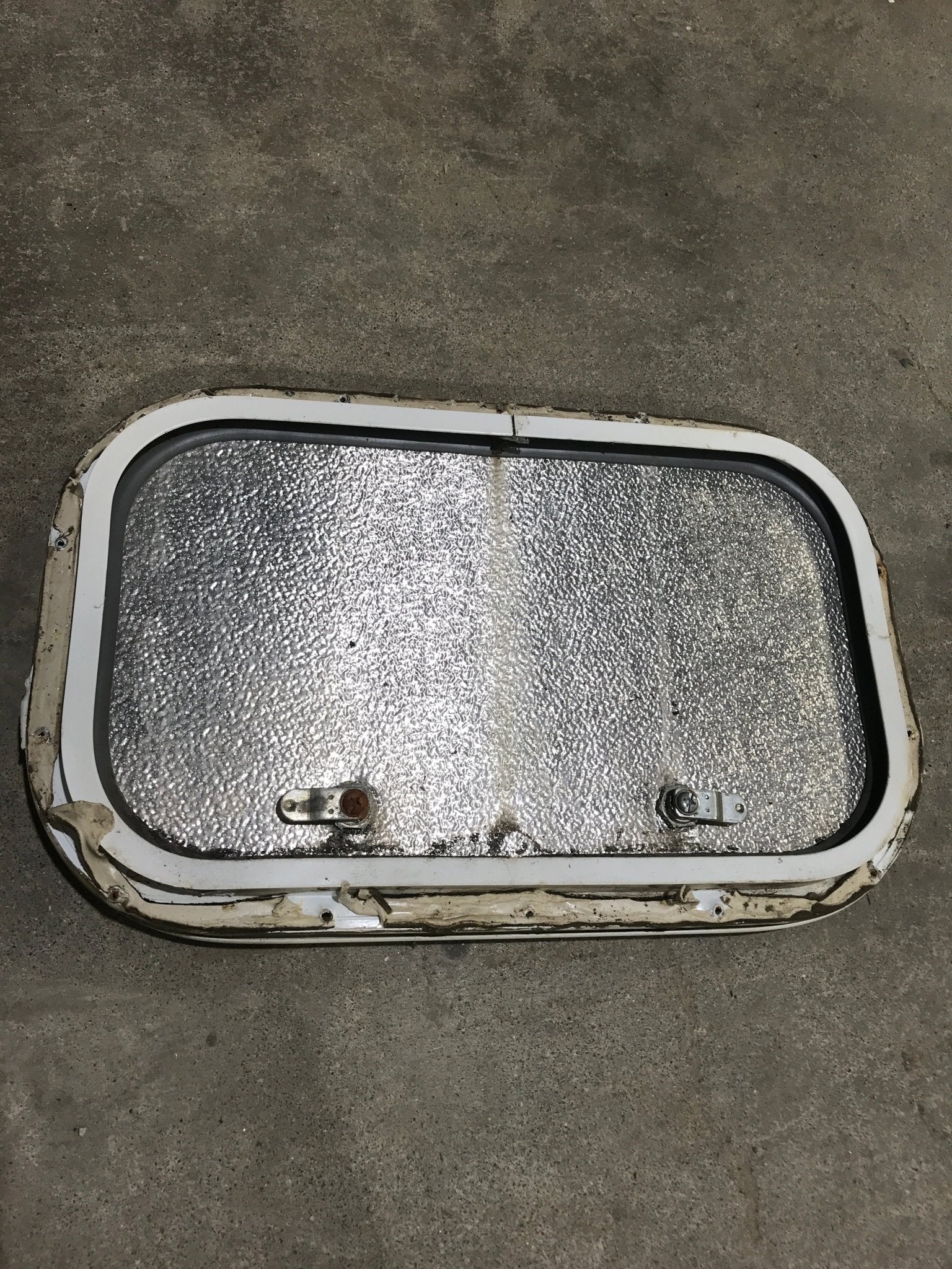 Used Radius Cargo Door 17 1/2" W x 10 1/2" H x 1/2" D - Image 4