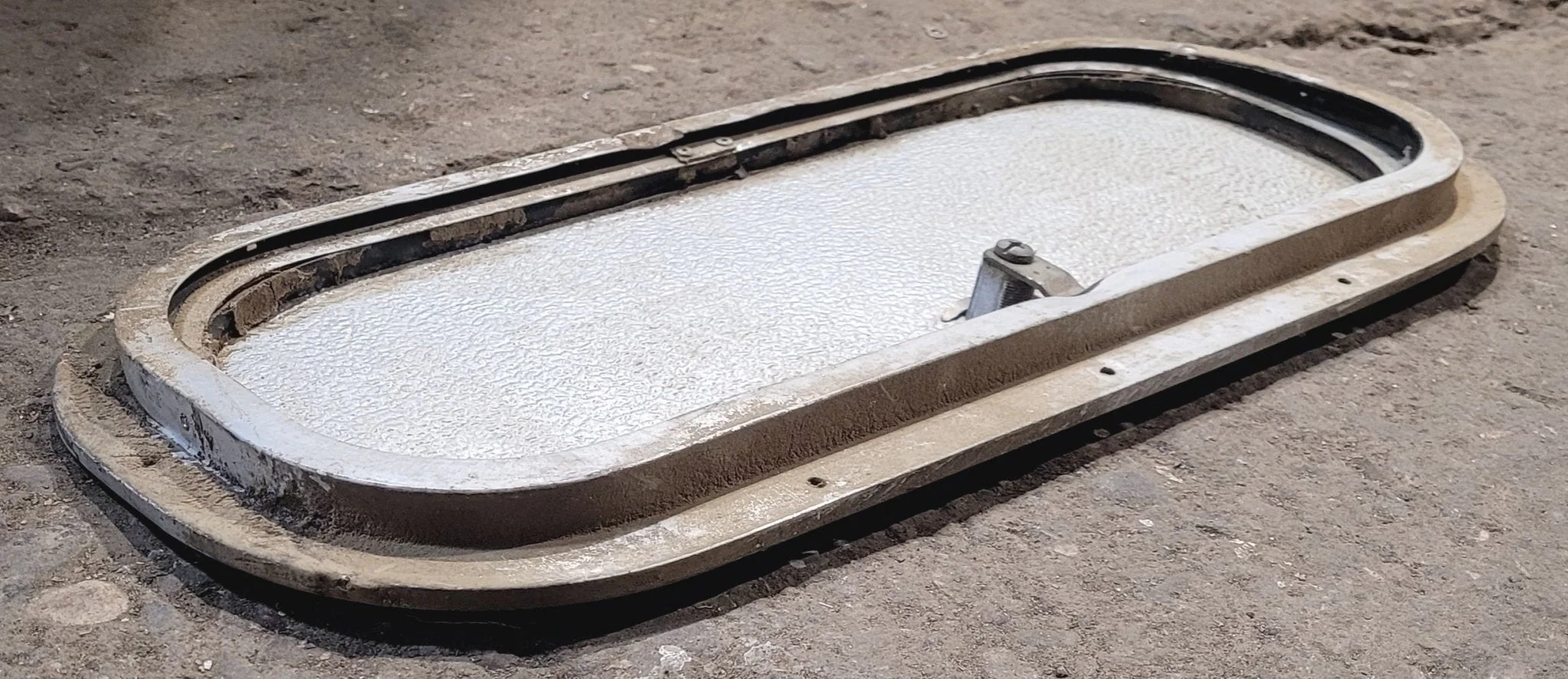 Used Radius Cornered Cargo Door 18 7/8" x 7 7/8" x 5/8" D - Image 3