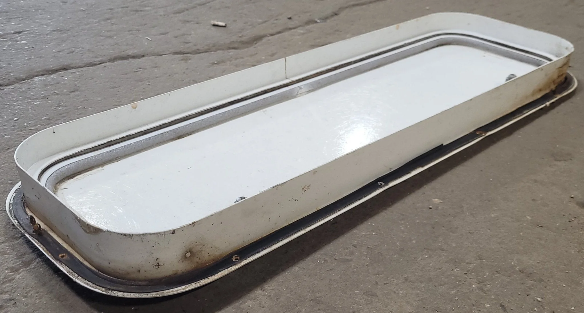 Used Radius Cornered Cargo Door 29 3/4" W x 9 3/8" H x 1 7/8" D - Image 3