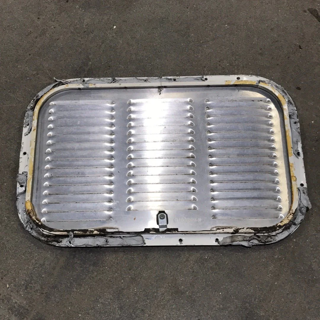 Used Retro NORCOLD 616009/ DOMETIC (P/N UNKNOWN for RM2214R) - Off White Vent Door with Silver Trim - Image 3