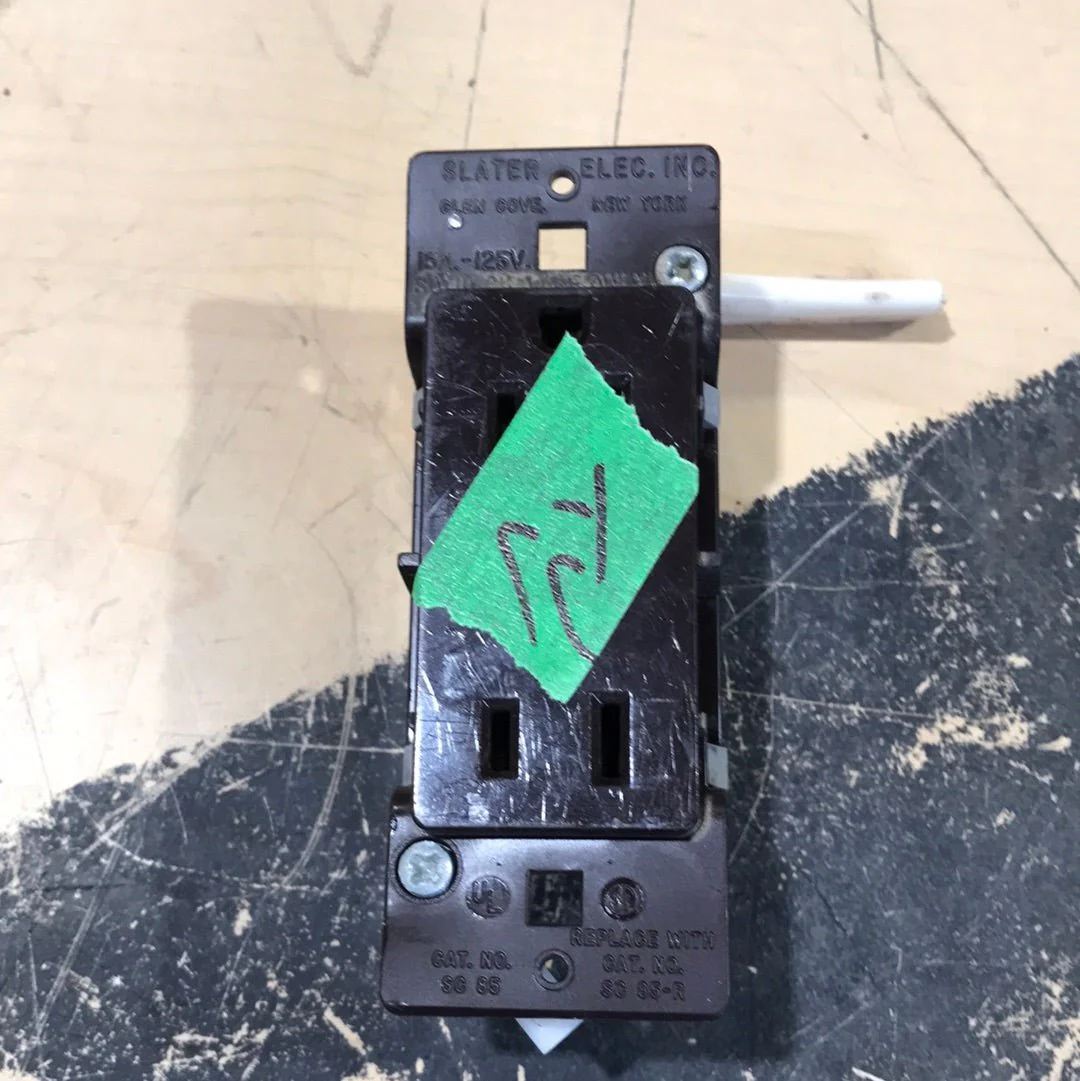 Used RV 15A 125V Wall Receptacle/Outlet BROWN (SLATER ELEC. INC) - Image 3