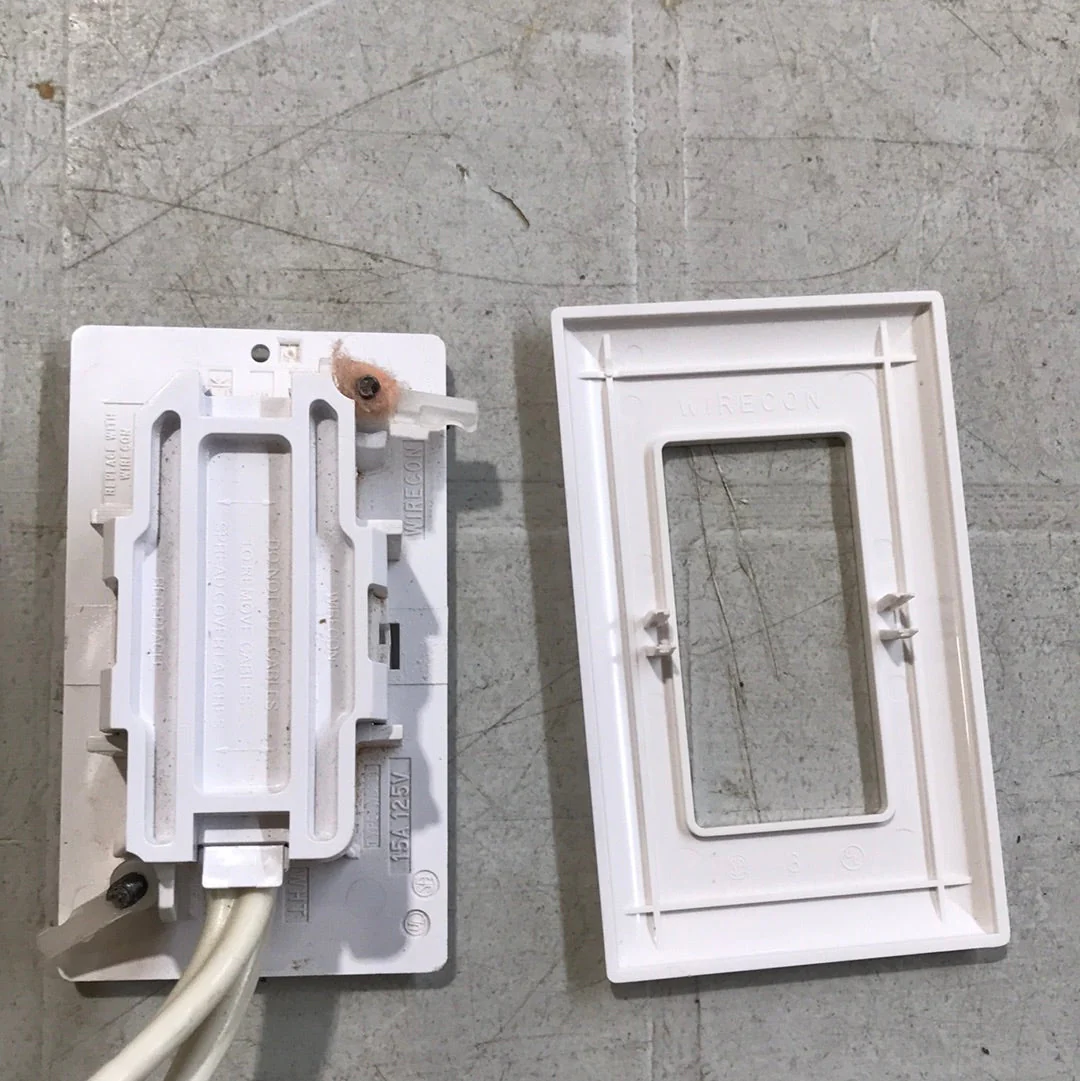 Used RV 15A 125V Wall Receptacle/Outlet (WIRECON) - Image 3