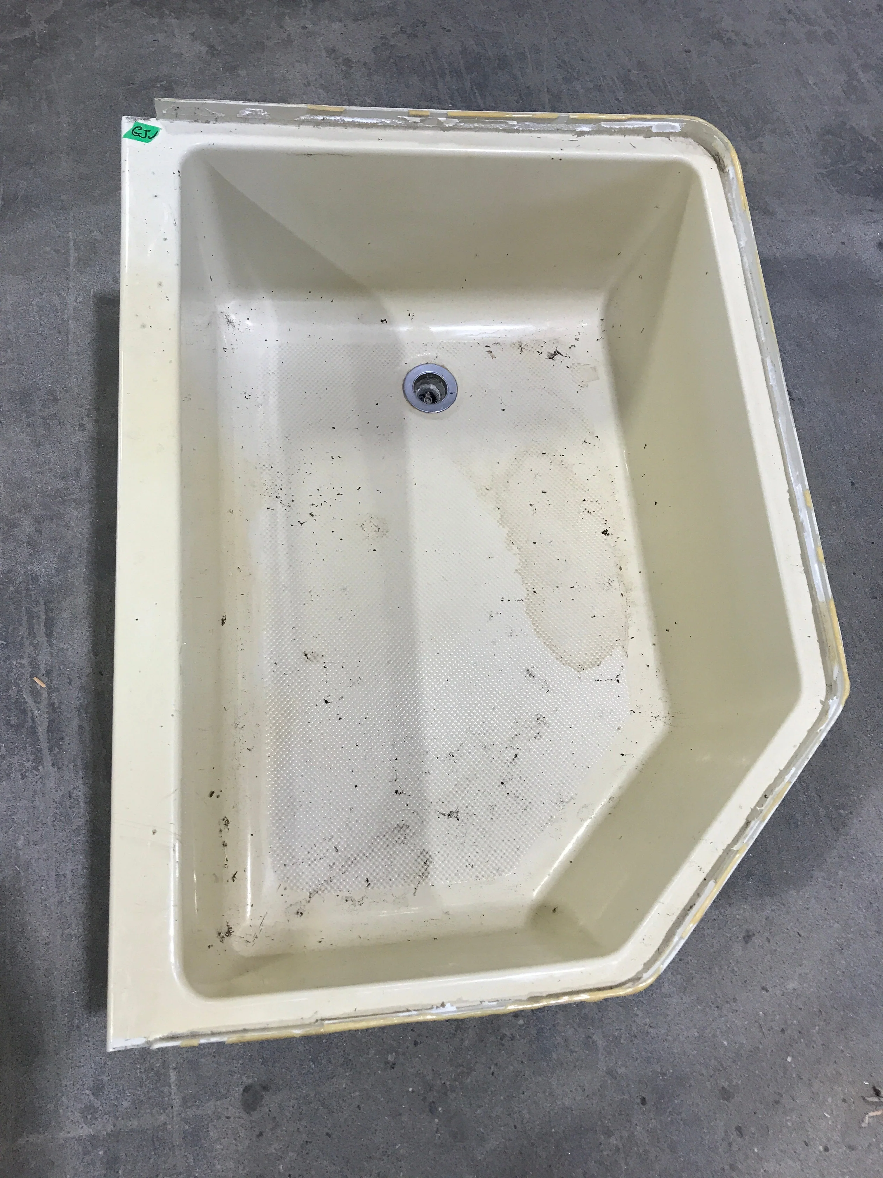 Used RV Bath Tub 35” L x 26 W ” Left Hand Drain
