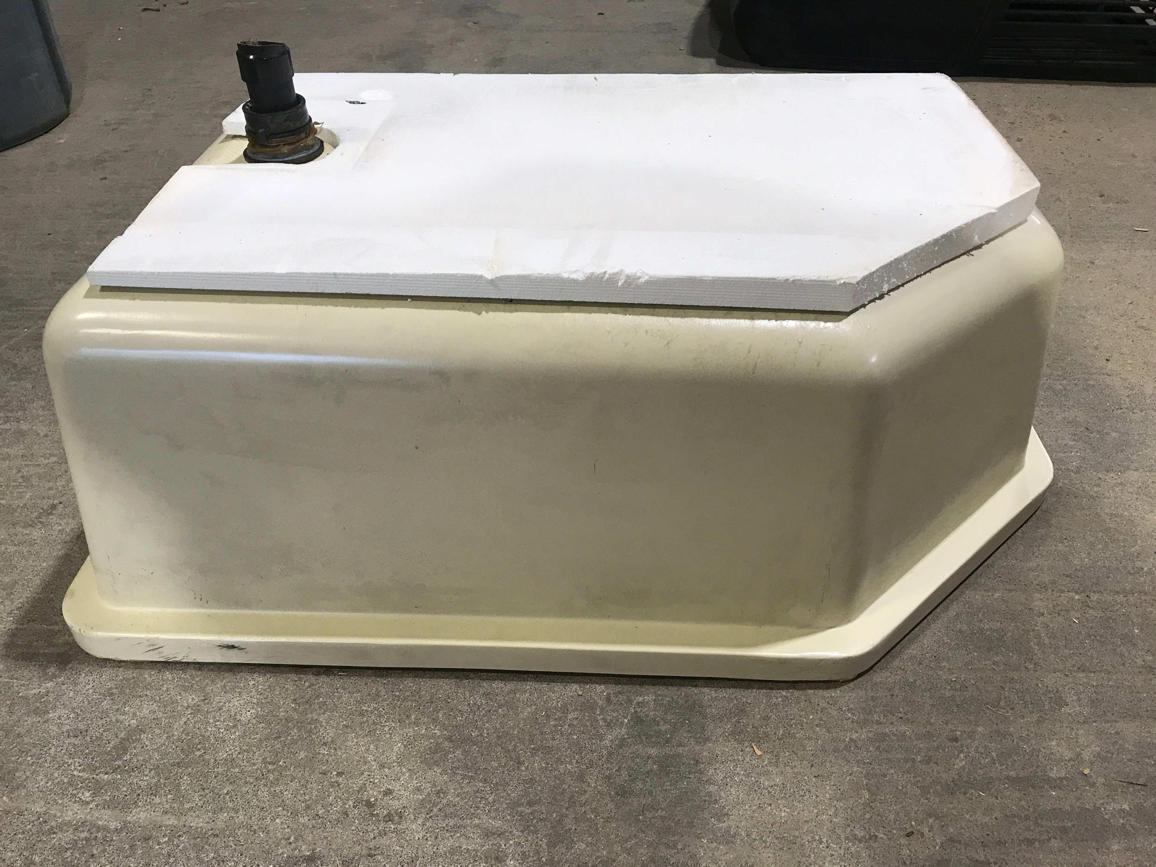 Used RV Bath Tub 35” L x 26 W ” Left Hand Drain - Image 3