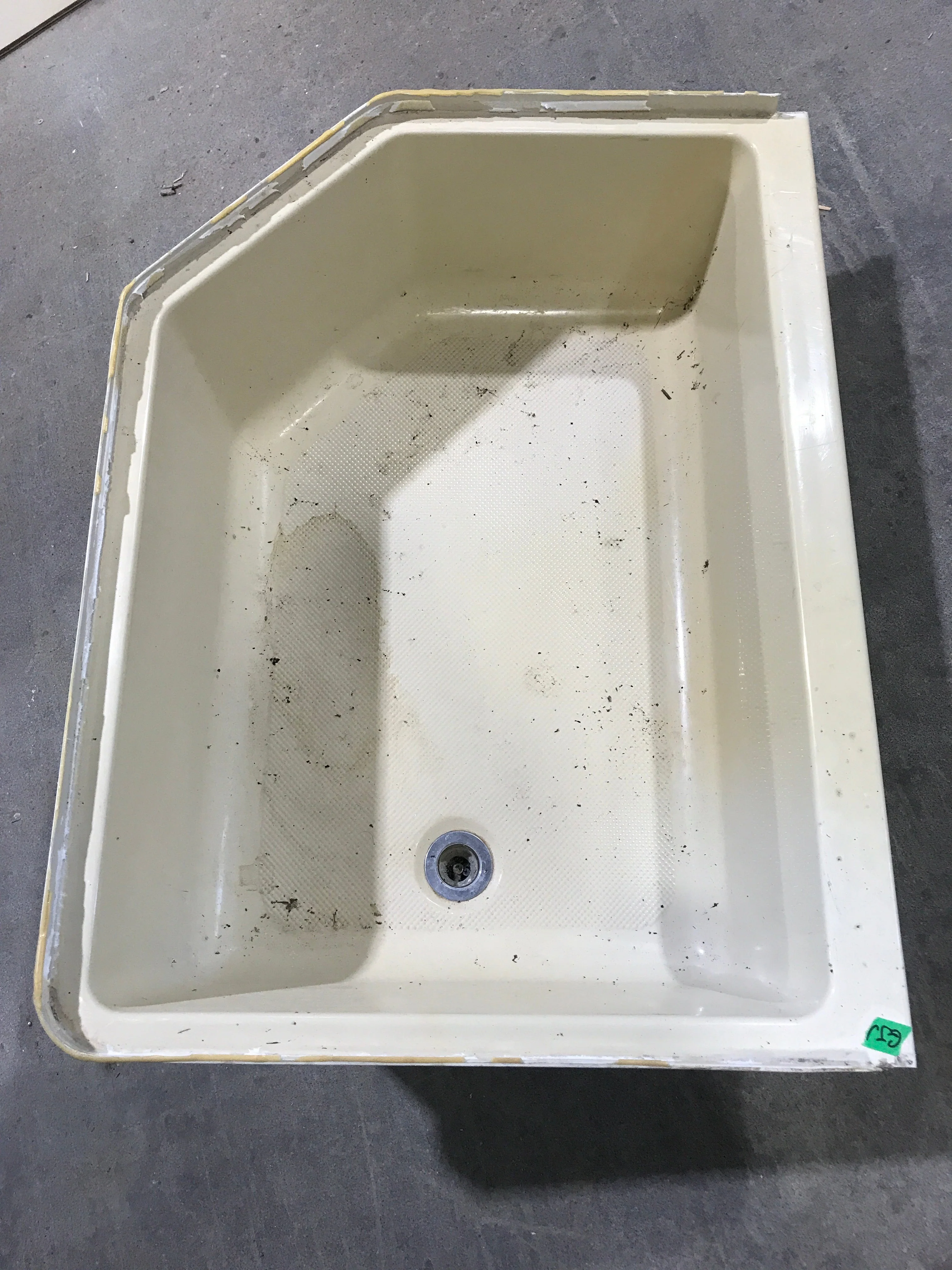 Used RV Bath Tub 35” L x 26 W ” Left Hand Drain - Image 4