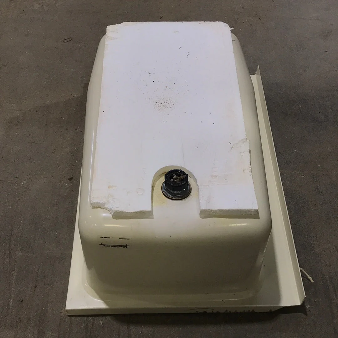 Used RV Bath Tub 36” L x 24 W ” Right Hand Drain - Image 3