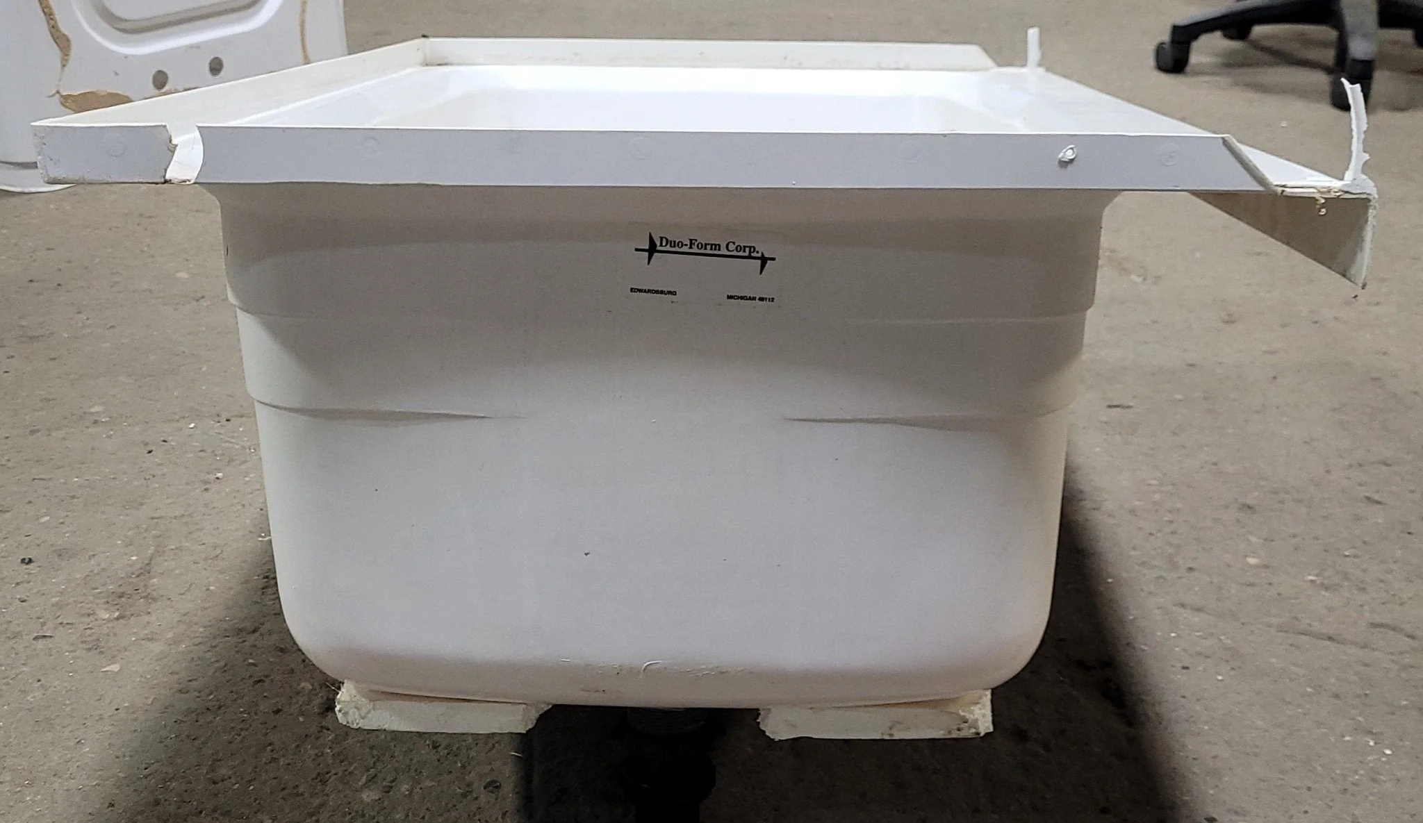 Used RV Bath Tub 36” x 24” - Left Hand Drain - Image 2