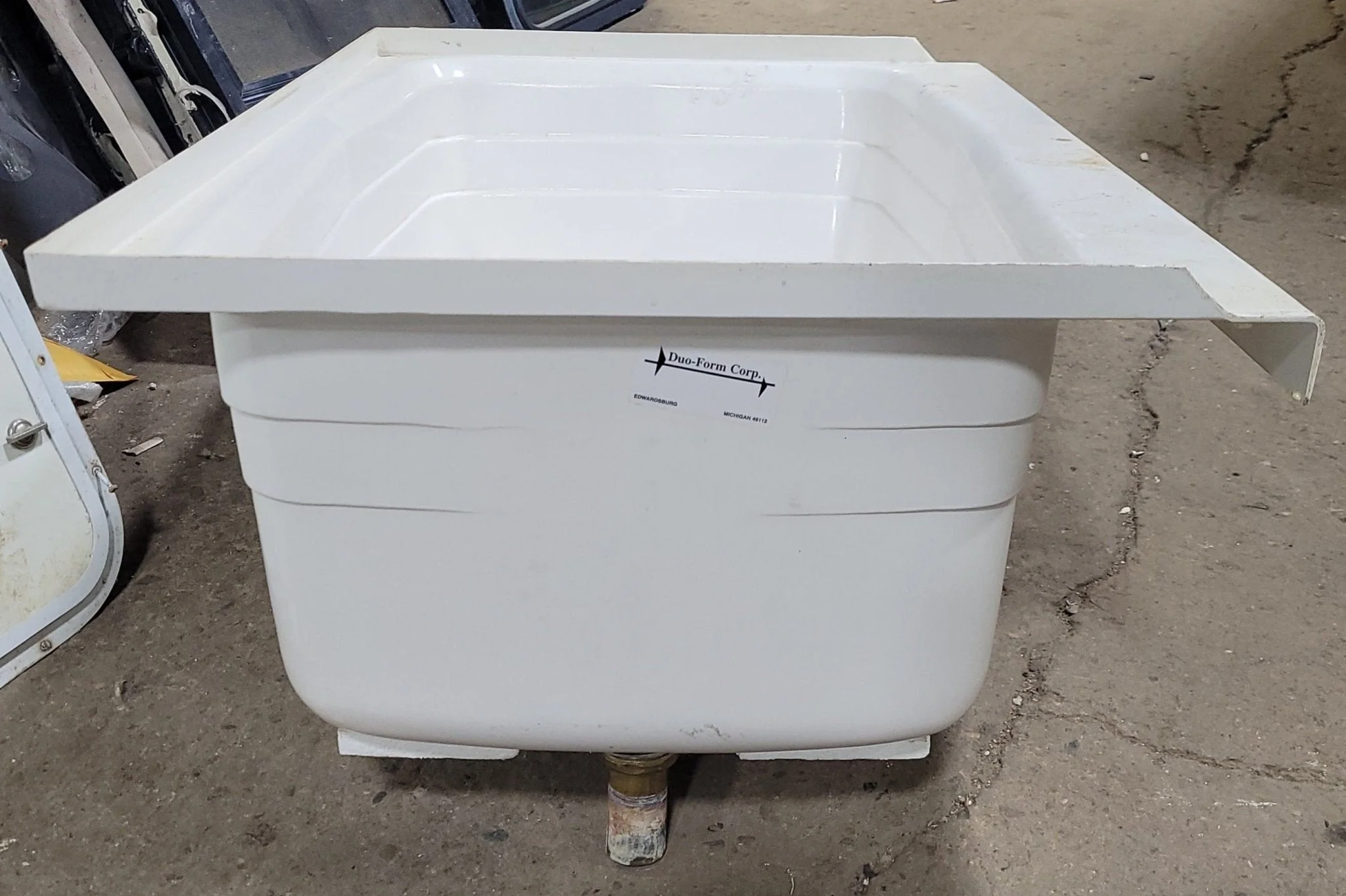 Used RV Bath Tub 36” x 24” - Left Hand Drain - Image 2