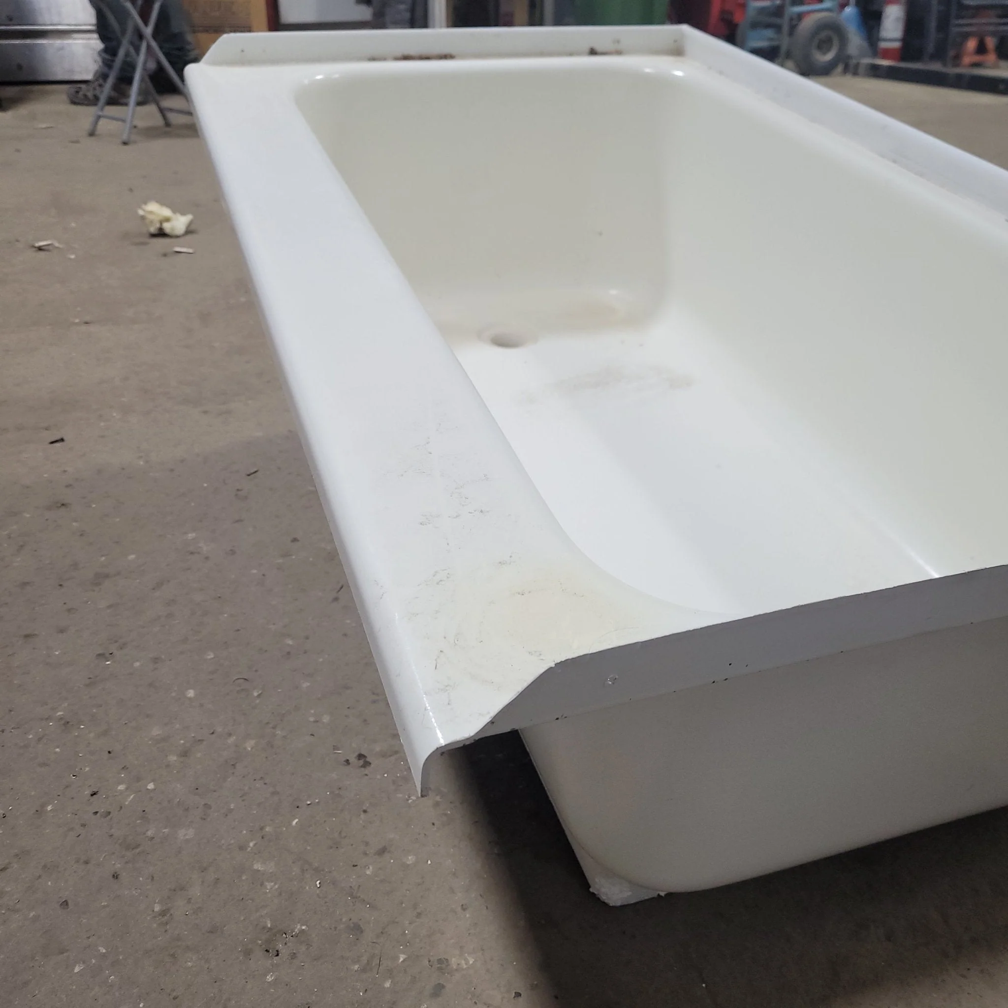Used RV Bath Tub 39 7/8” x 23 3/4” Left Hand Drain - Image 6