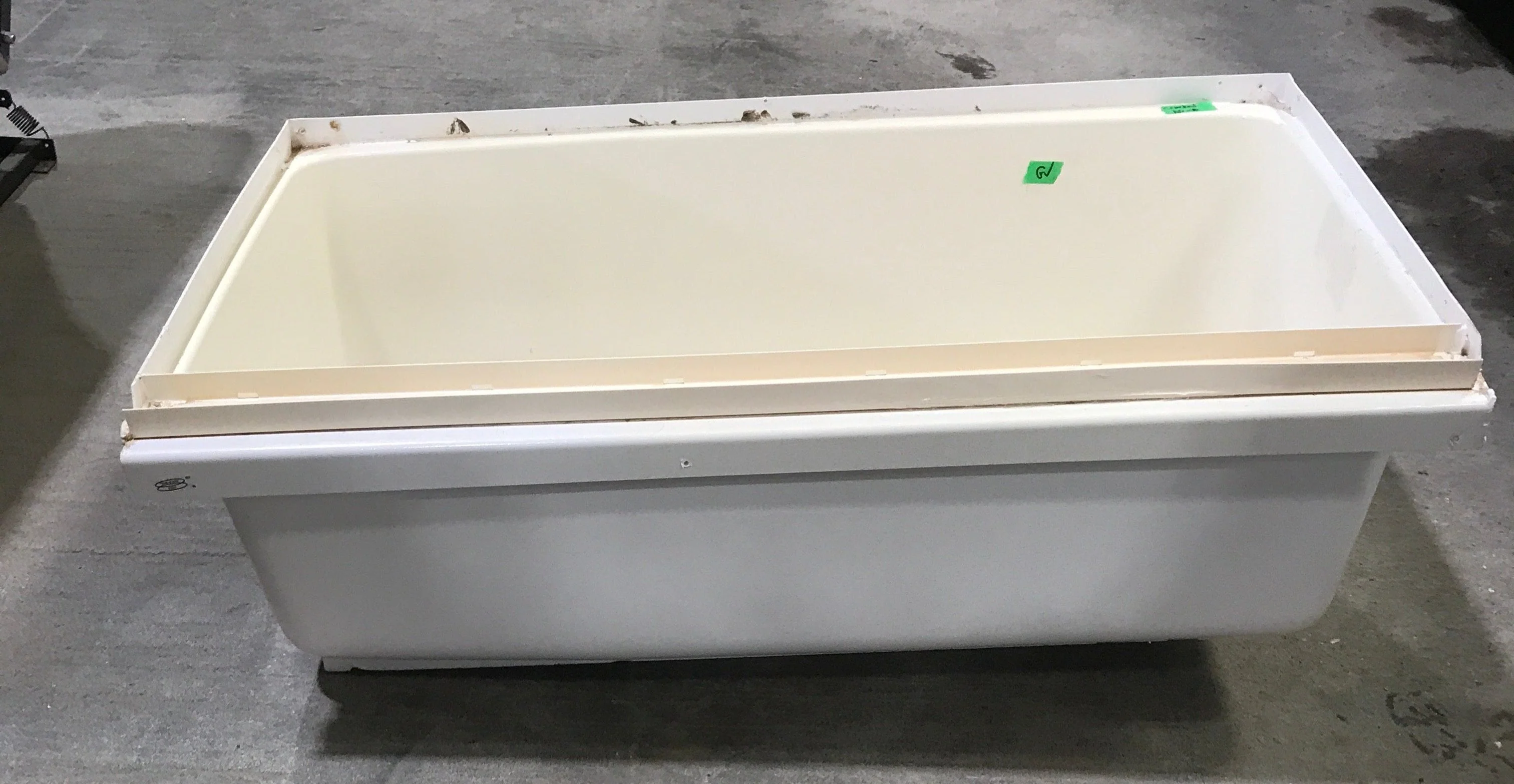 Used RV Bath Tub 40” L x 24" W - Right Hand Drain - Image 2