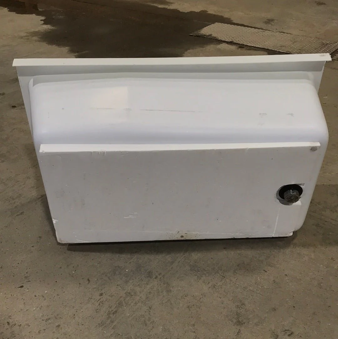 Used RV Bath Tub 40” L x 24 W ” - Right Hand Drain - Image 5