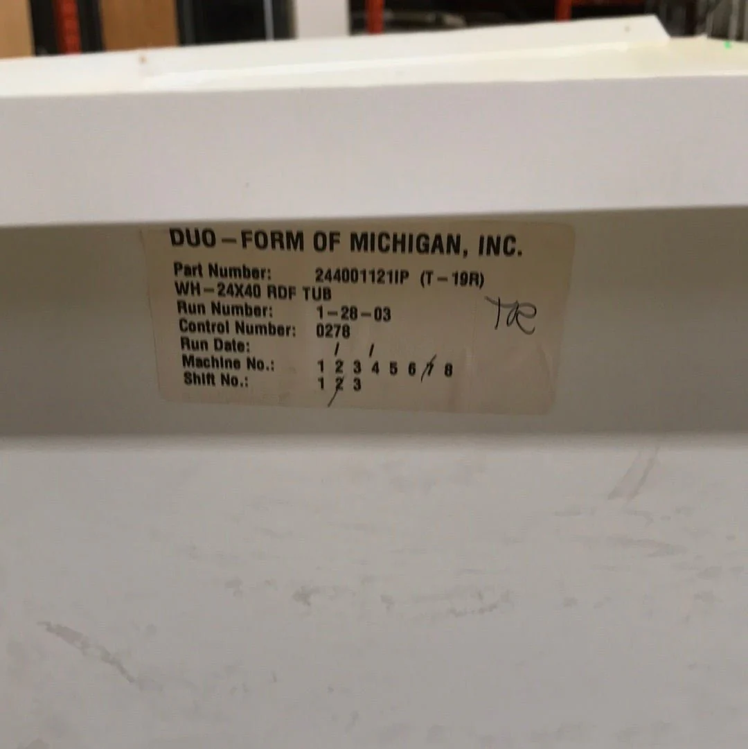 Used RV Bath Tub 40” L x 24 W ” - Right Hand Drain - Image 7