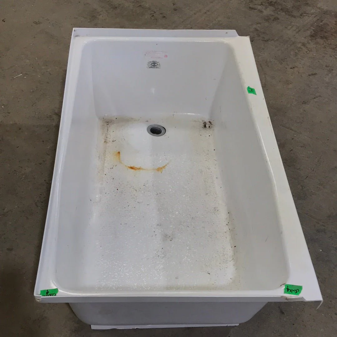 Used RV Bath Tub 40” L x 24 W ” - Right Hand Drain - Image 8