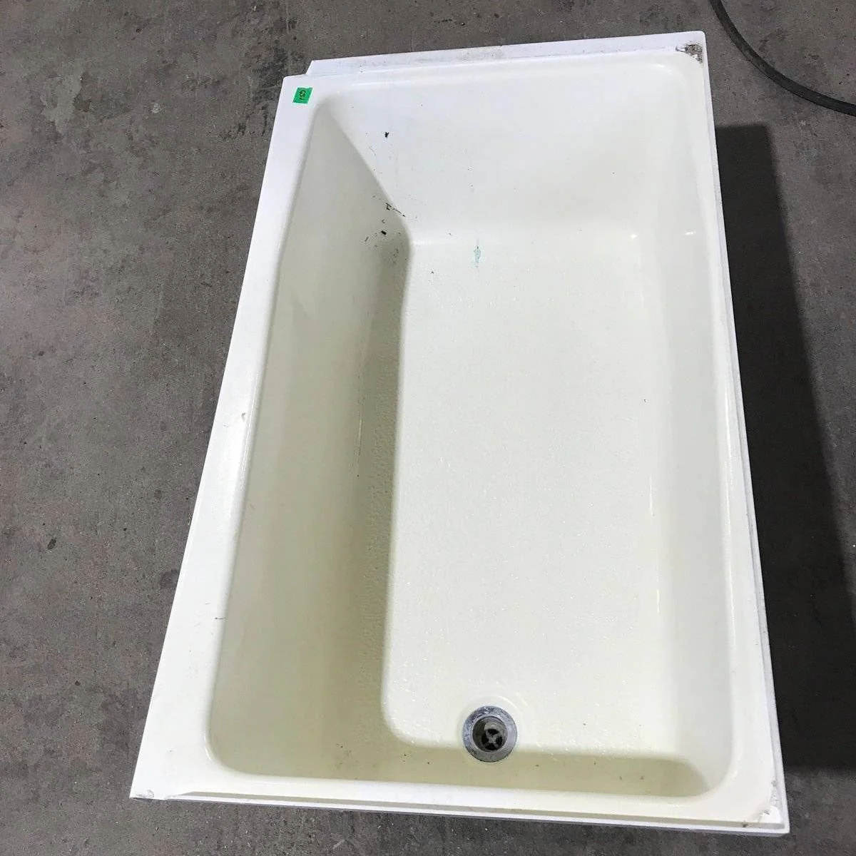 Used RV Bath Tub 40” L x 24" W - Right Hand Drain - Image 2