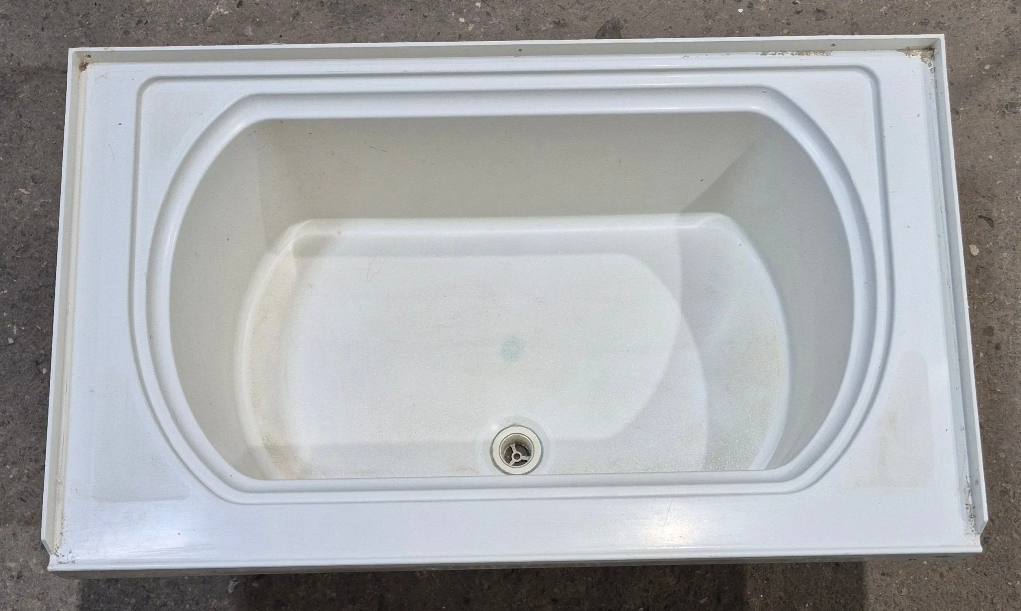 Used RV Bath Tub 40” x 24” - Center Drain - Image 2