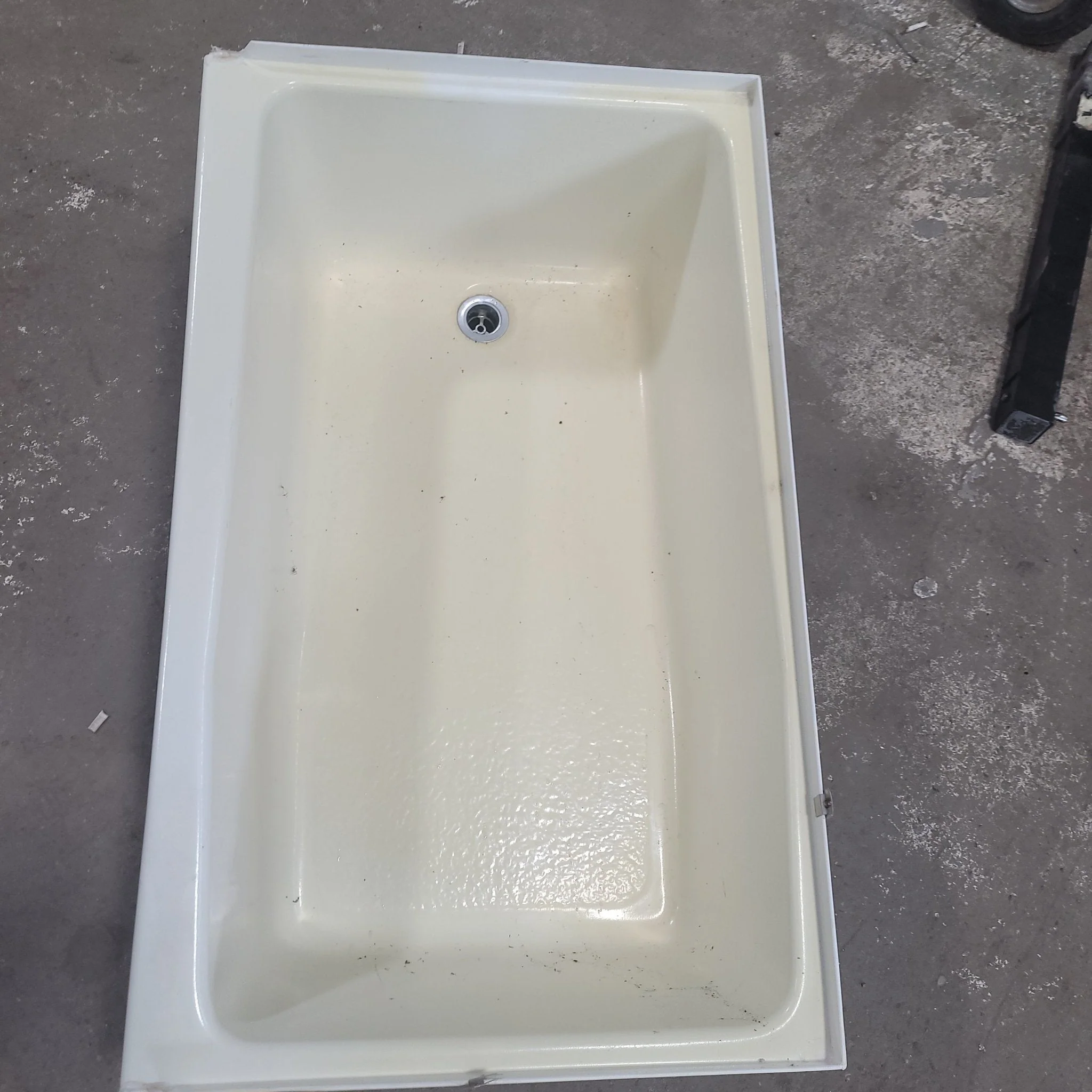 Used RV Bath Tub 40” x 24” Left Hand Drain - Image 2