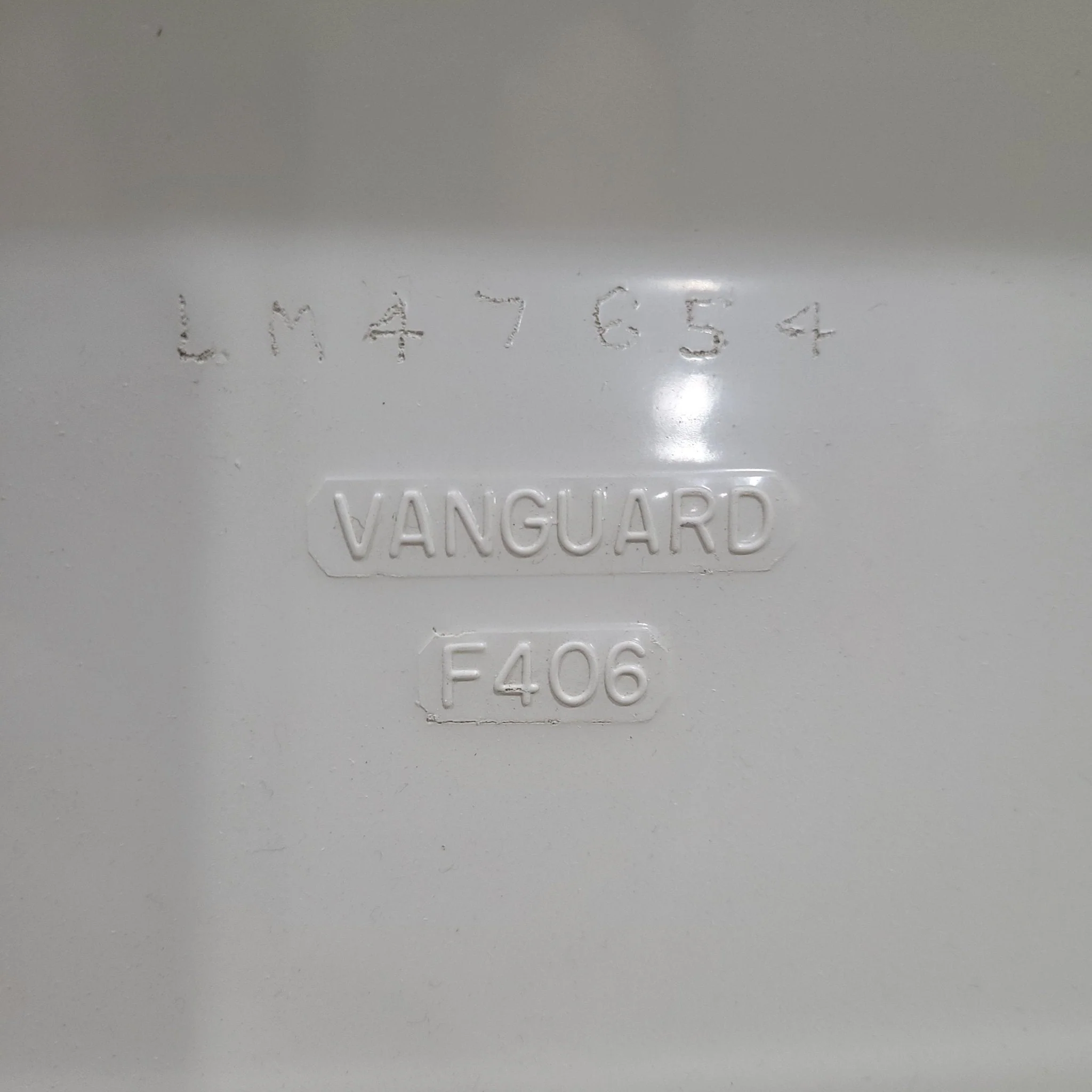 Used RV Bath Tub 45 3/4” x 24 1/2” - Right Hand Drain - Image 3